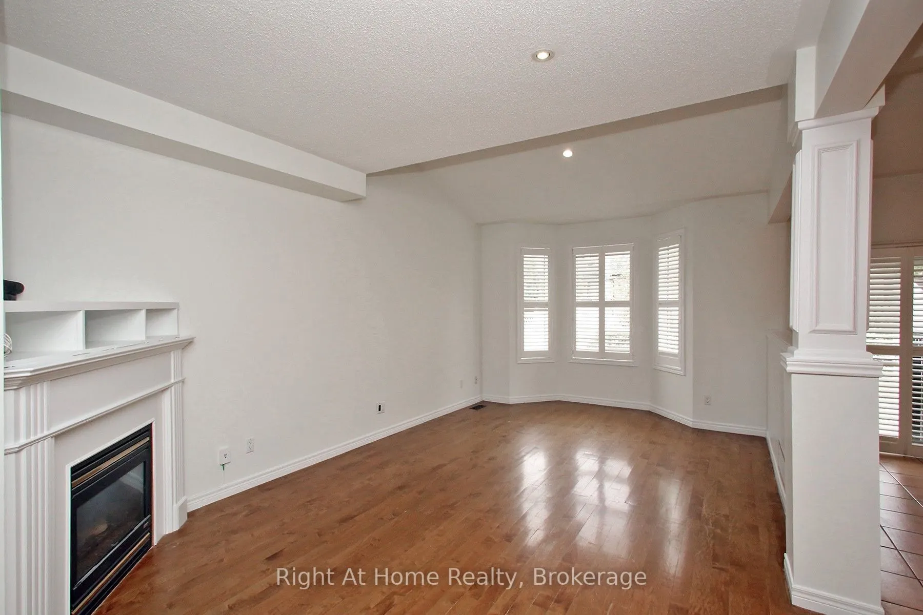 181 Fairlane Crescent #Upper