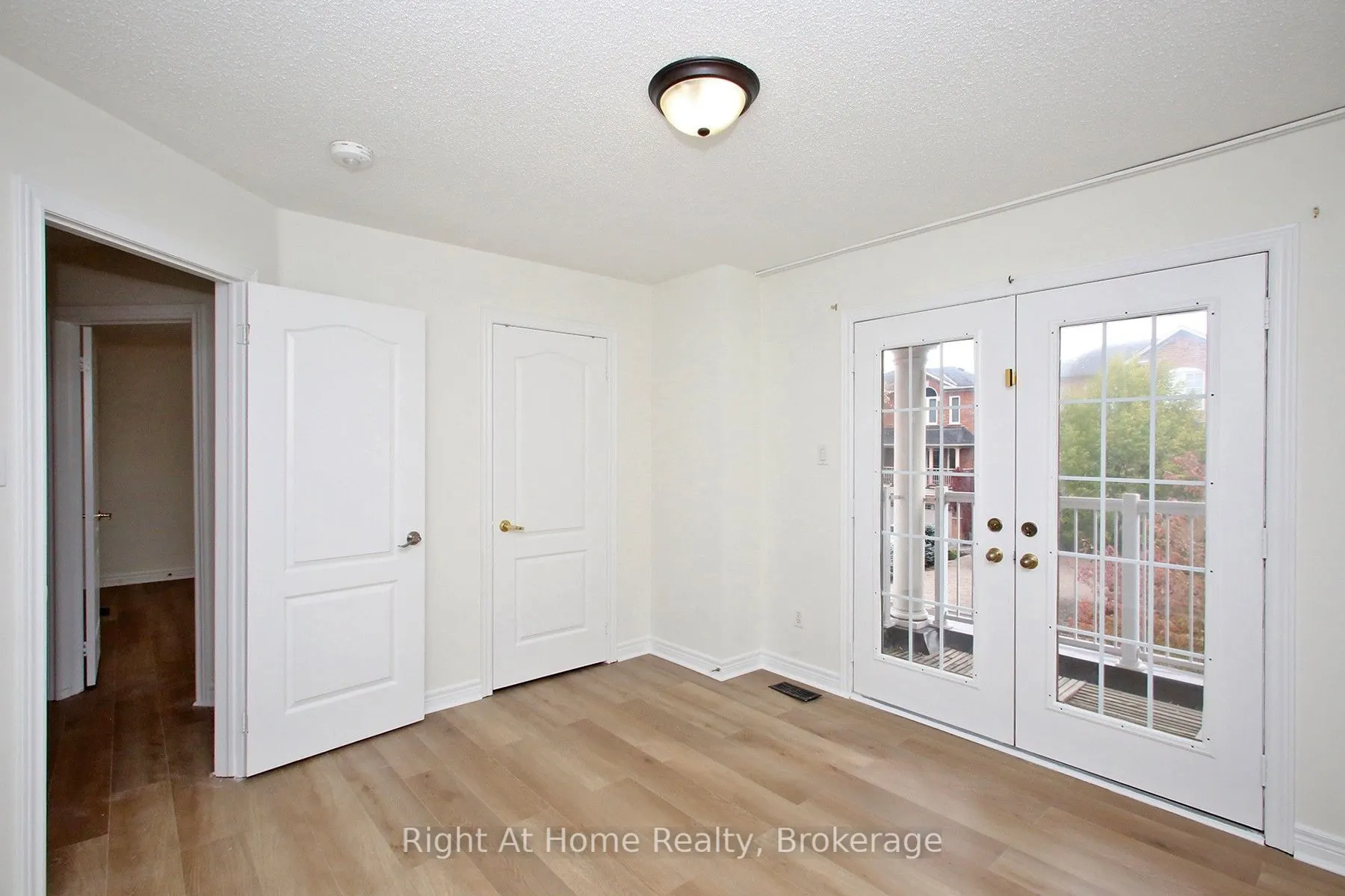 181 Fairlane Crescent #Upper