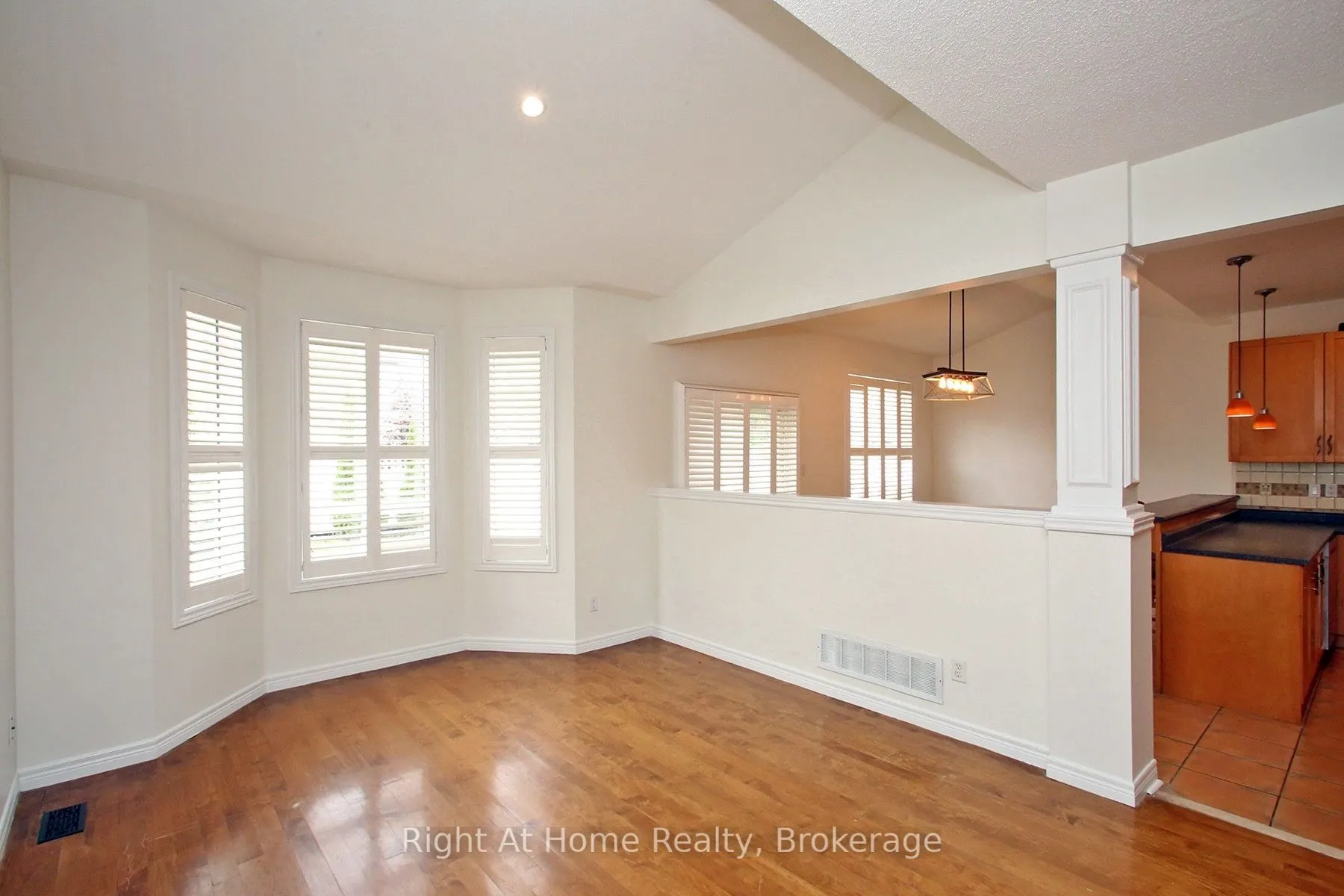 181 Fairlane Crescent #Upper