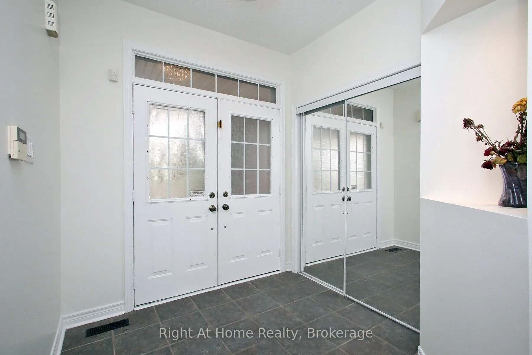 181 Fairlane Crescent #Upper