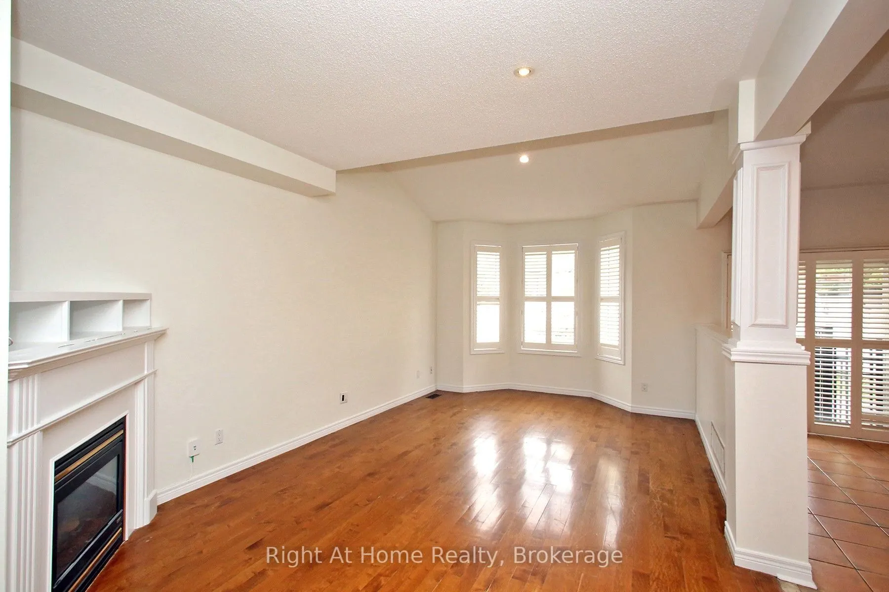 181 Fairlane Crescent #Upper