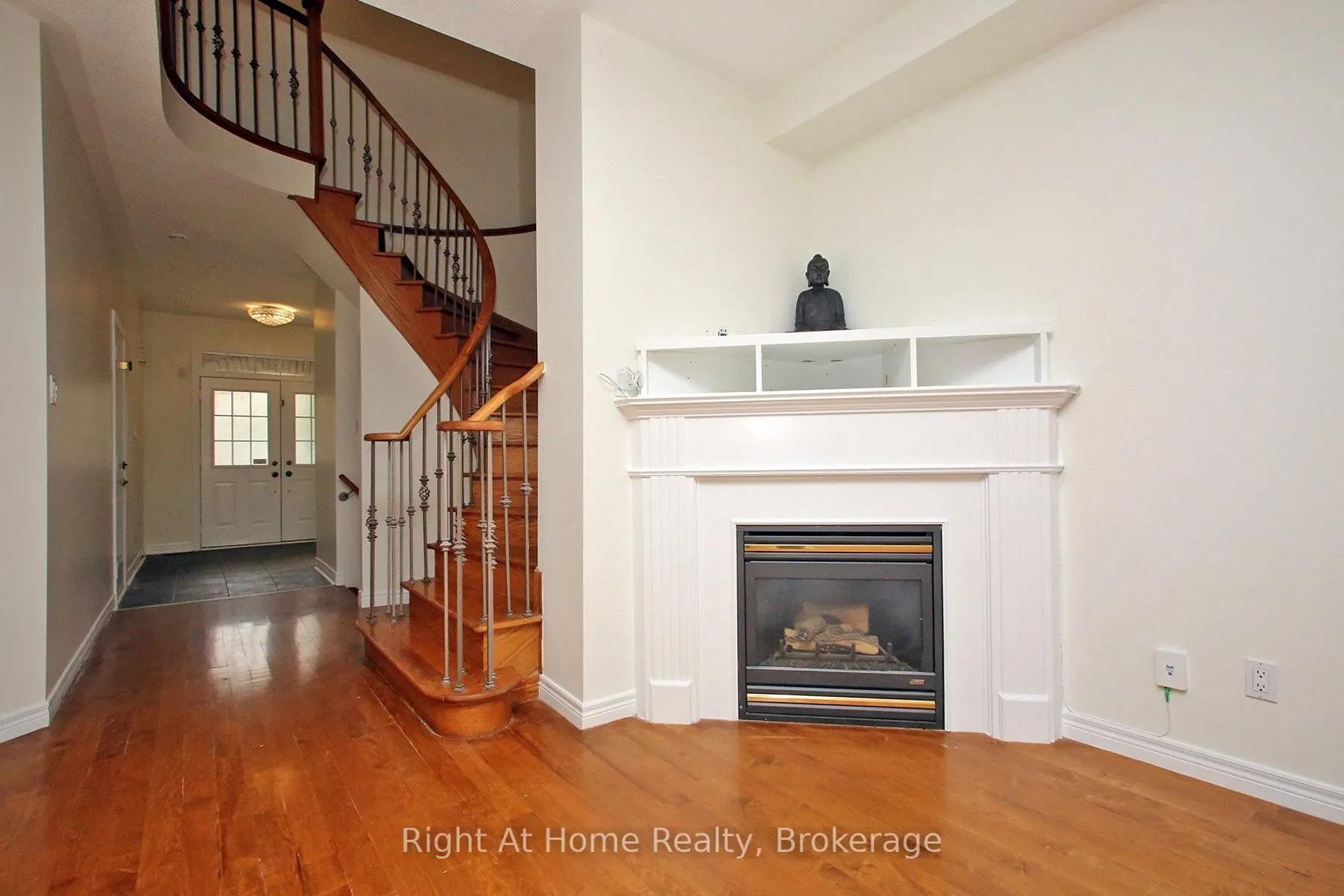 181 Fairlane Crescent #Upper
