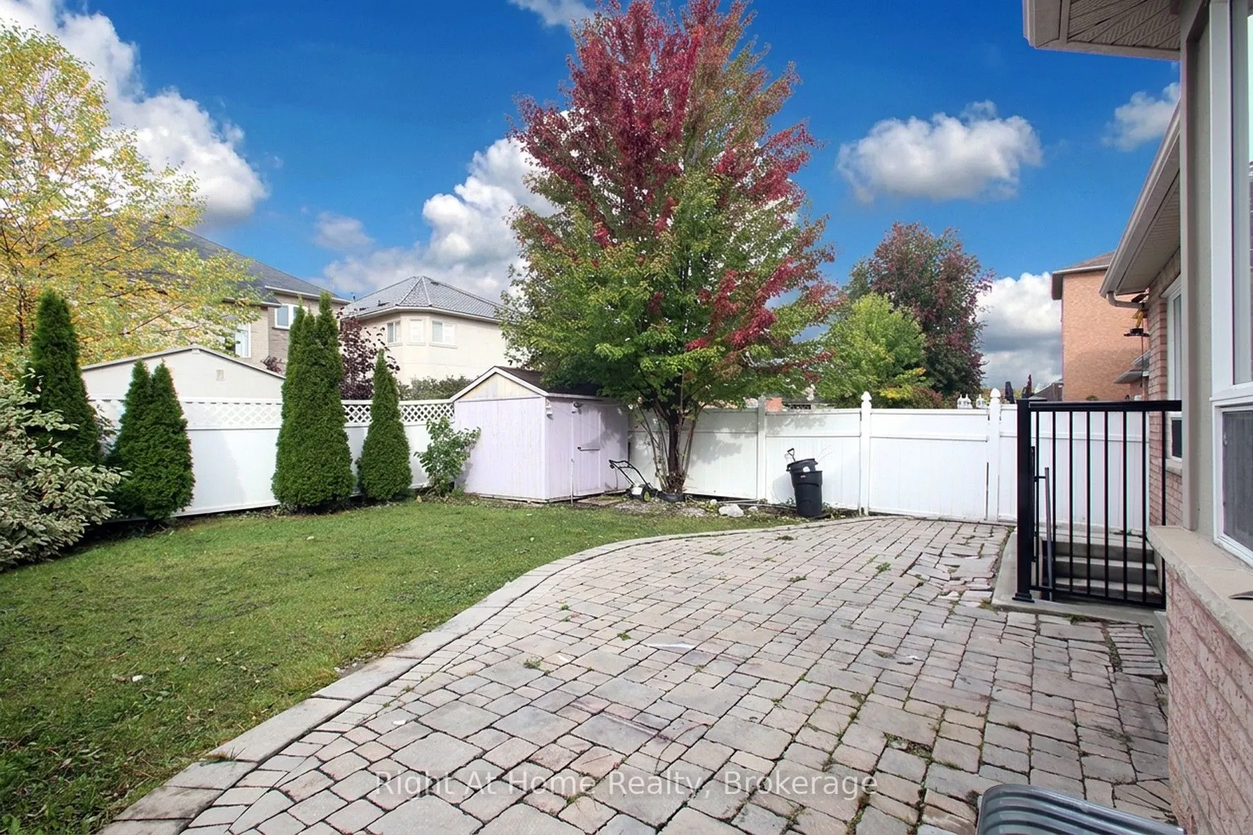 181 Fairlane Crescent #Upper