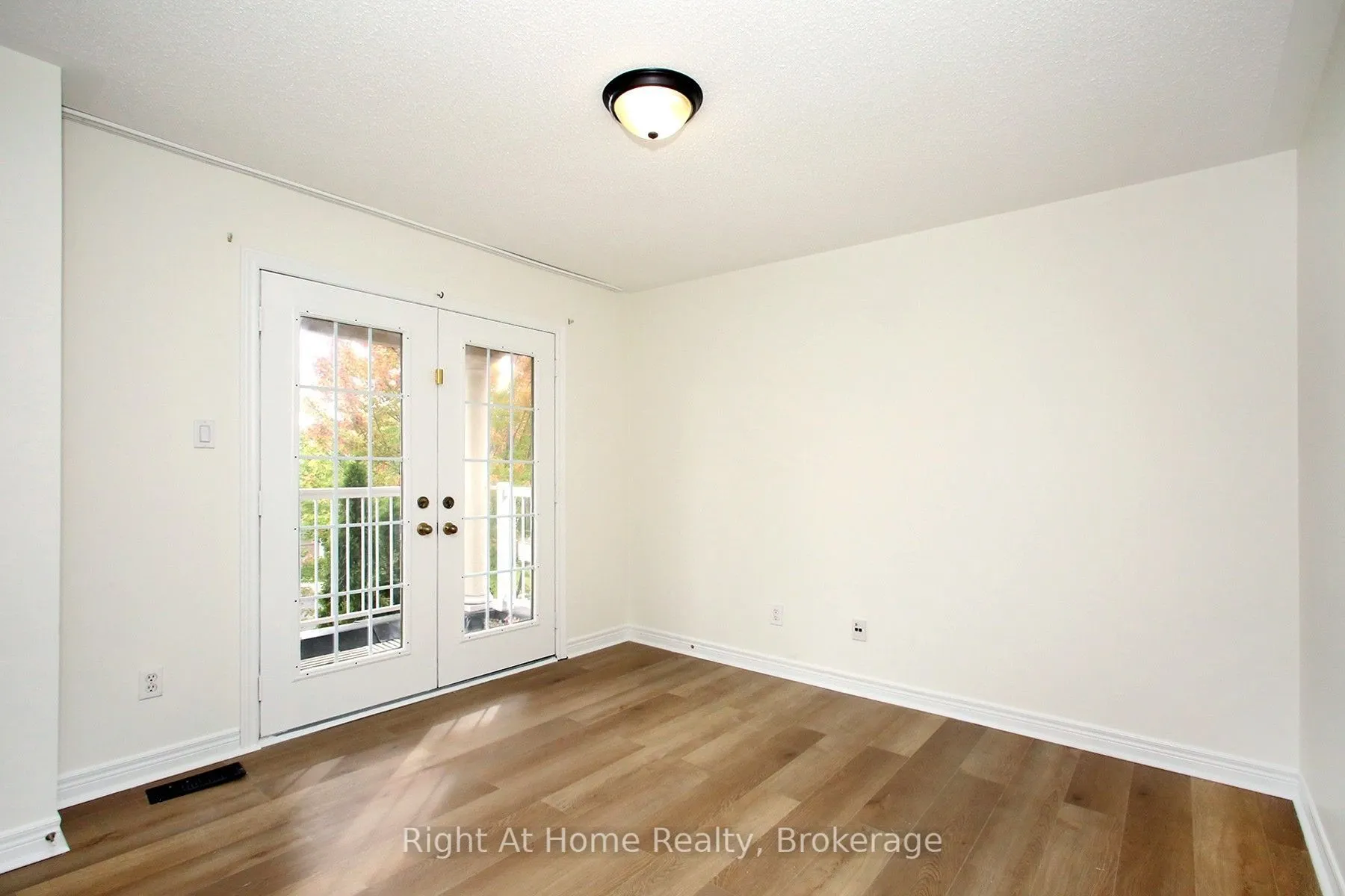 181 Fairlane Crescent #Upper