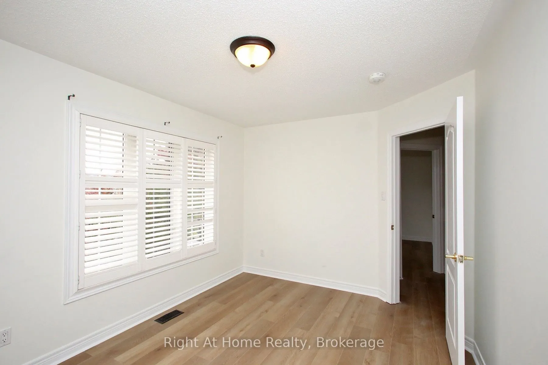 181 Fairlane Crescent #Upper
