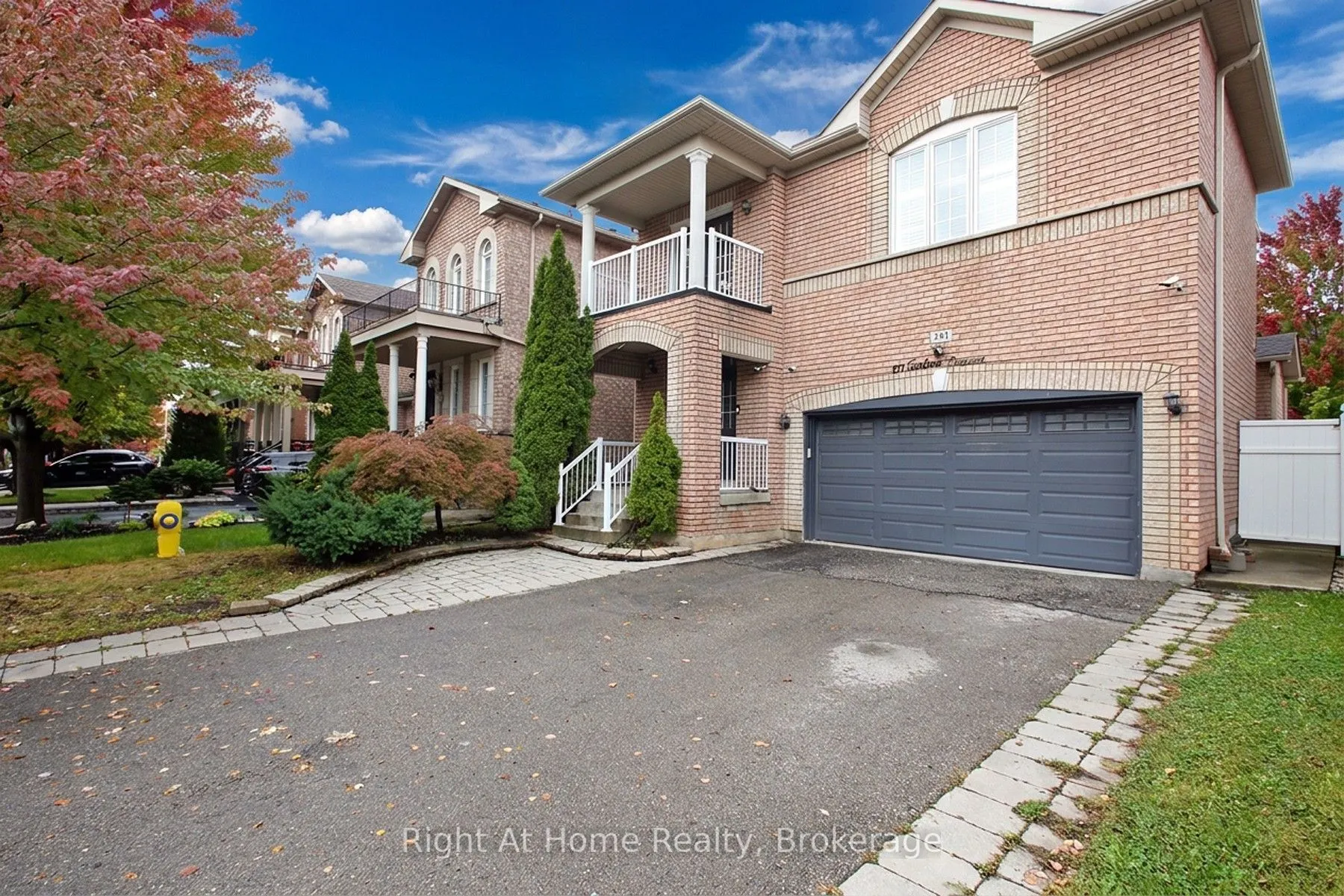 181 Fairlane Crescent #Upper