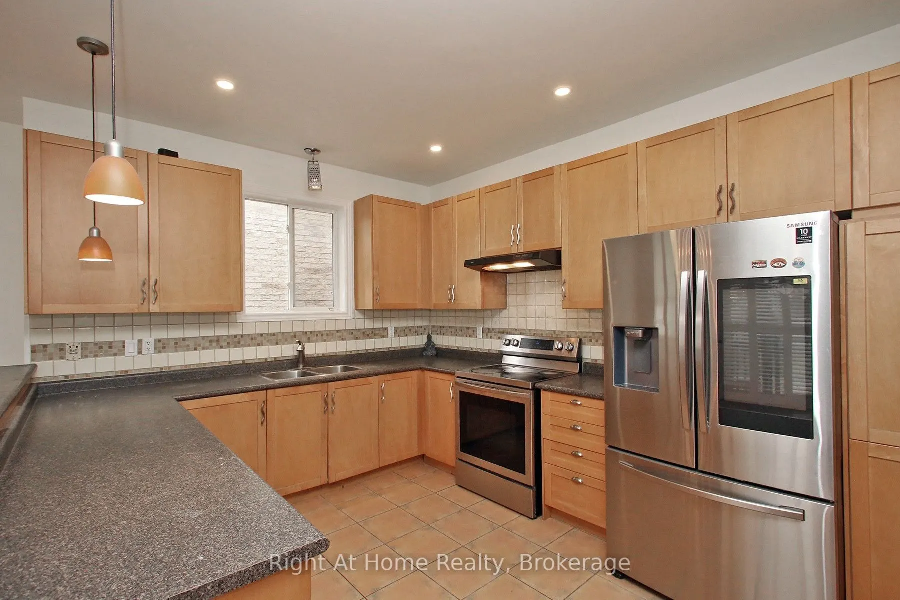 181 Fairlane Crescent #Upper