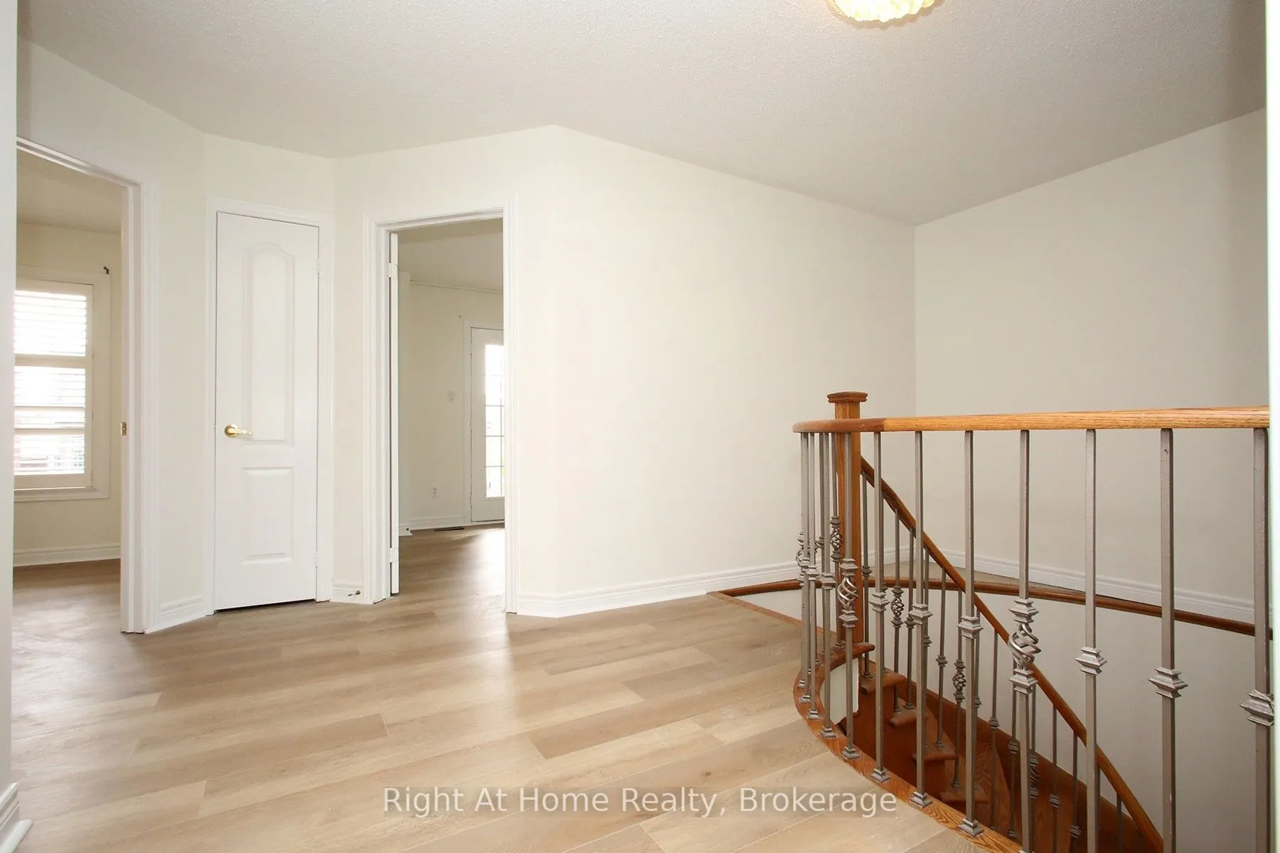 181 Fairlane Crescent #Upper
