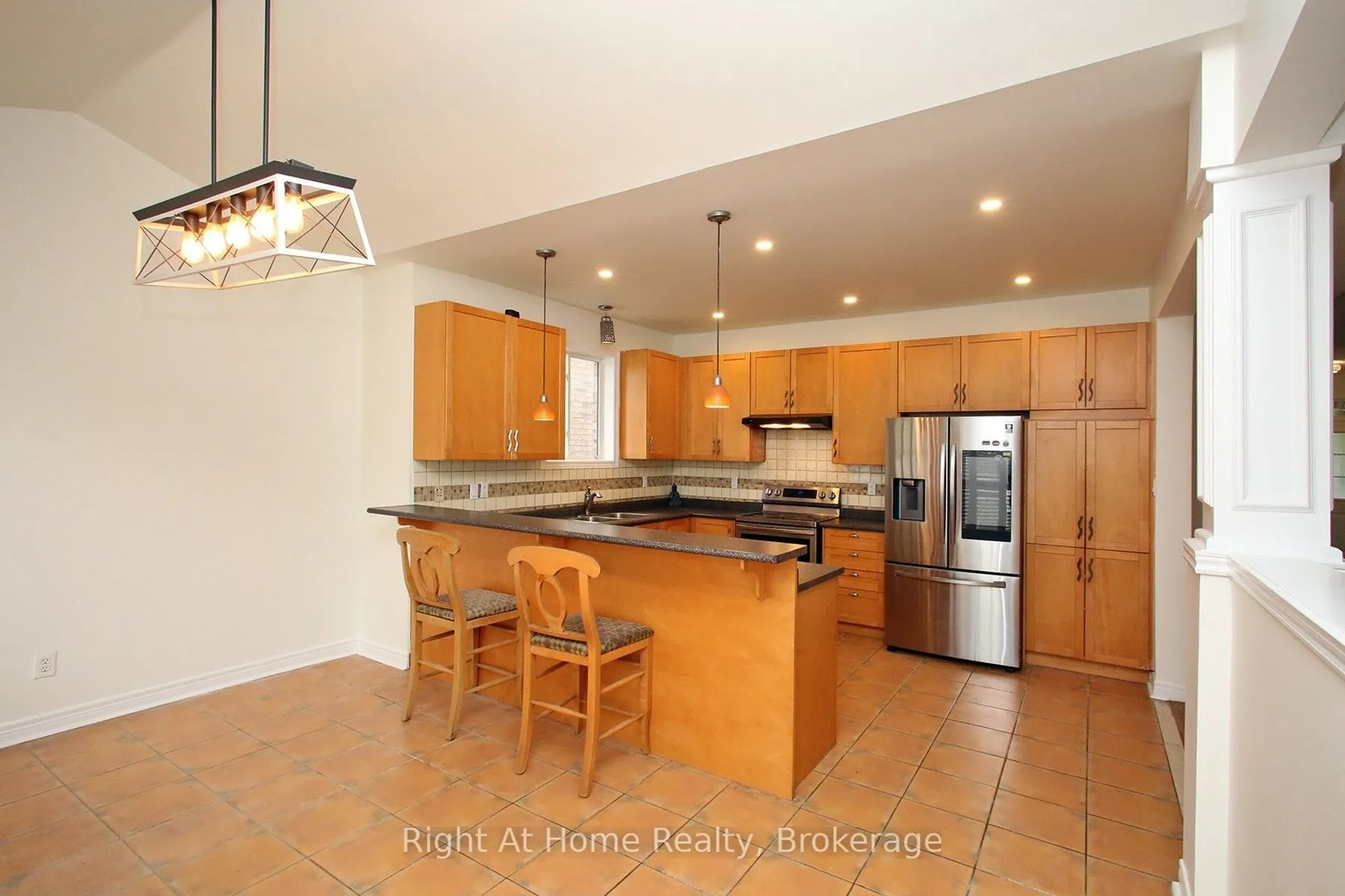 181 Fairlane Crescent #Upper