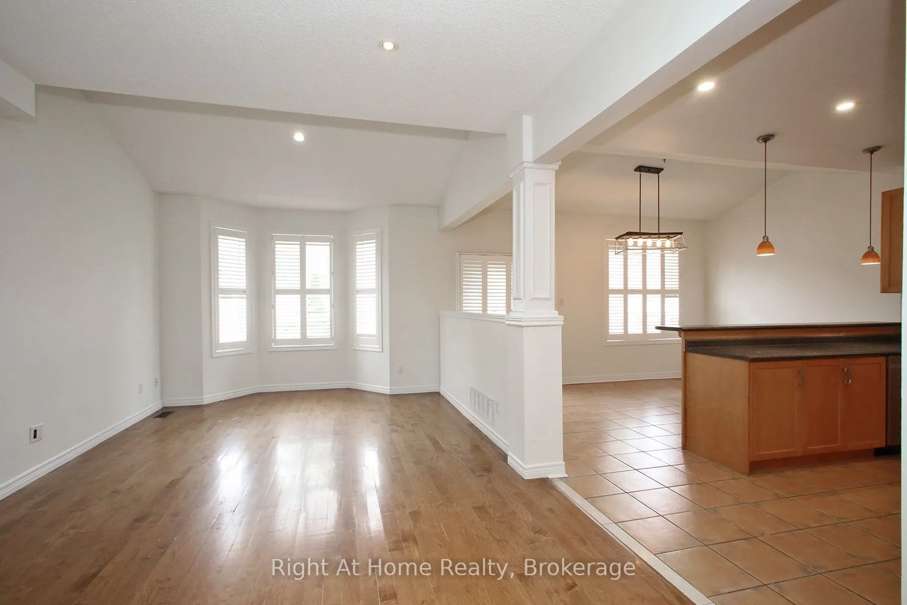 181 Fairlane Crescent #Upper