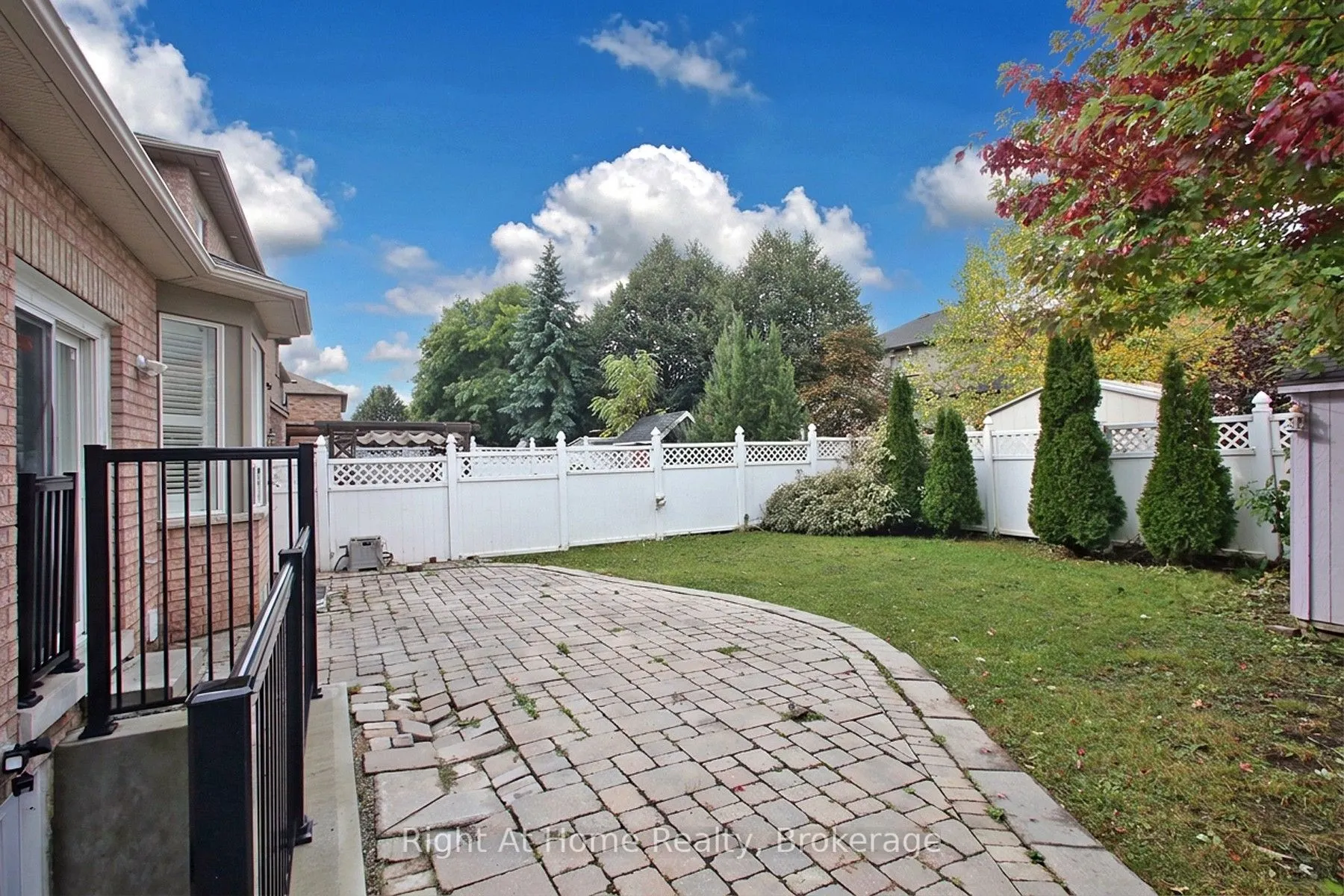 181 Fairlane Crescent #Upper