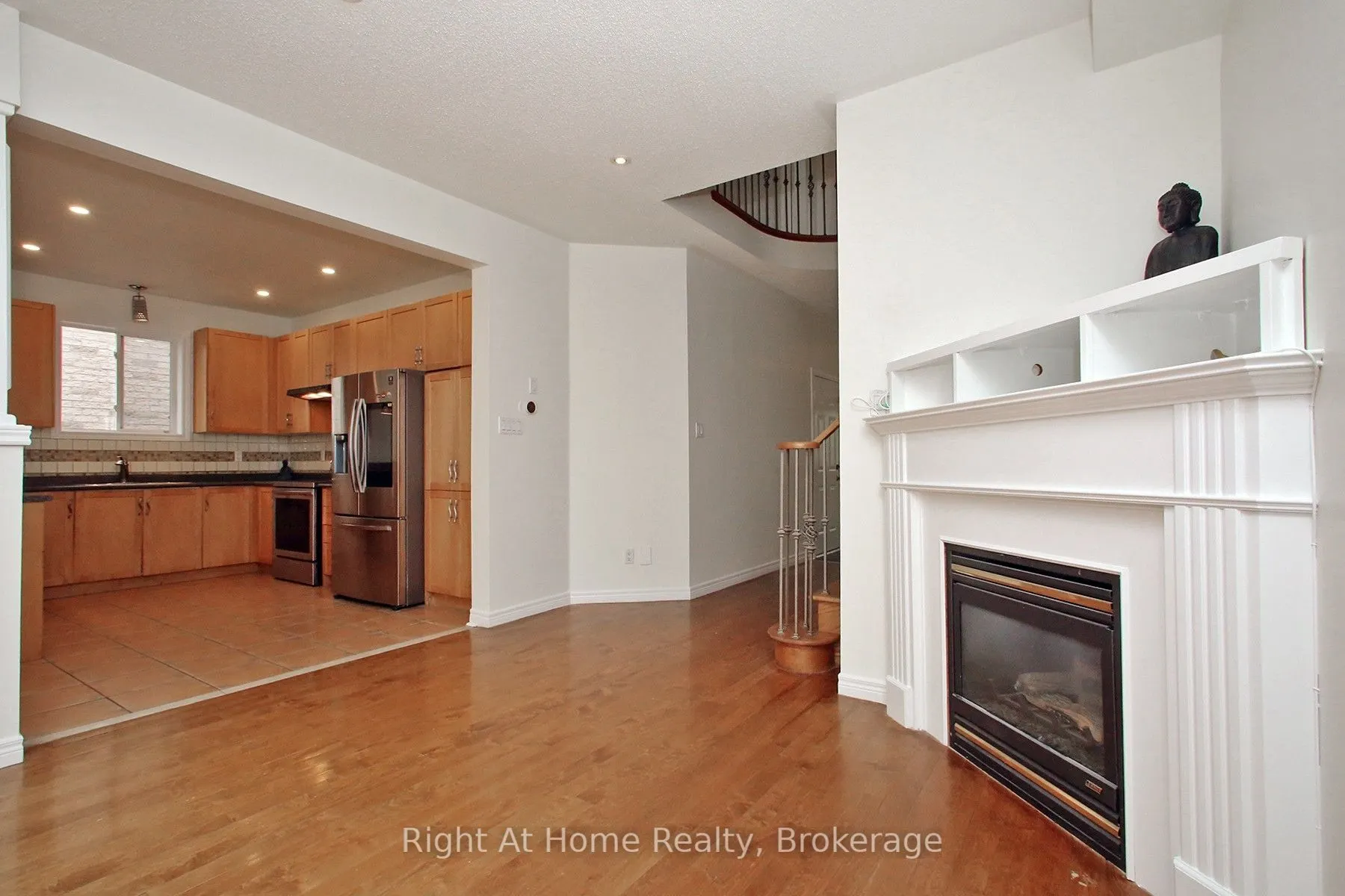 181 Fairlane Crescent #Upper