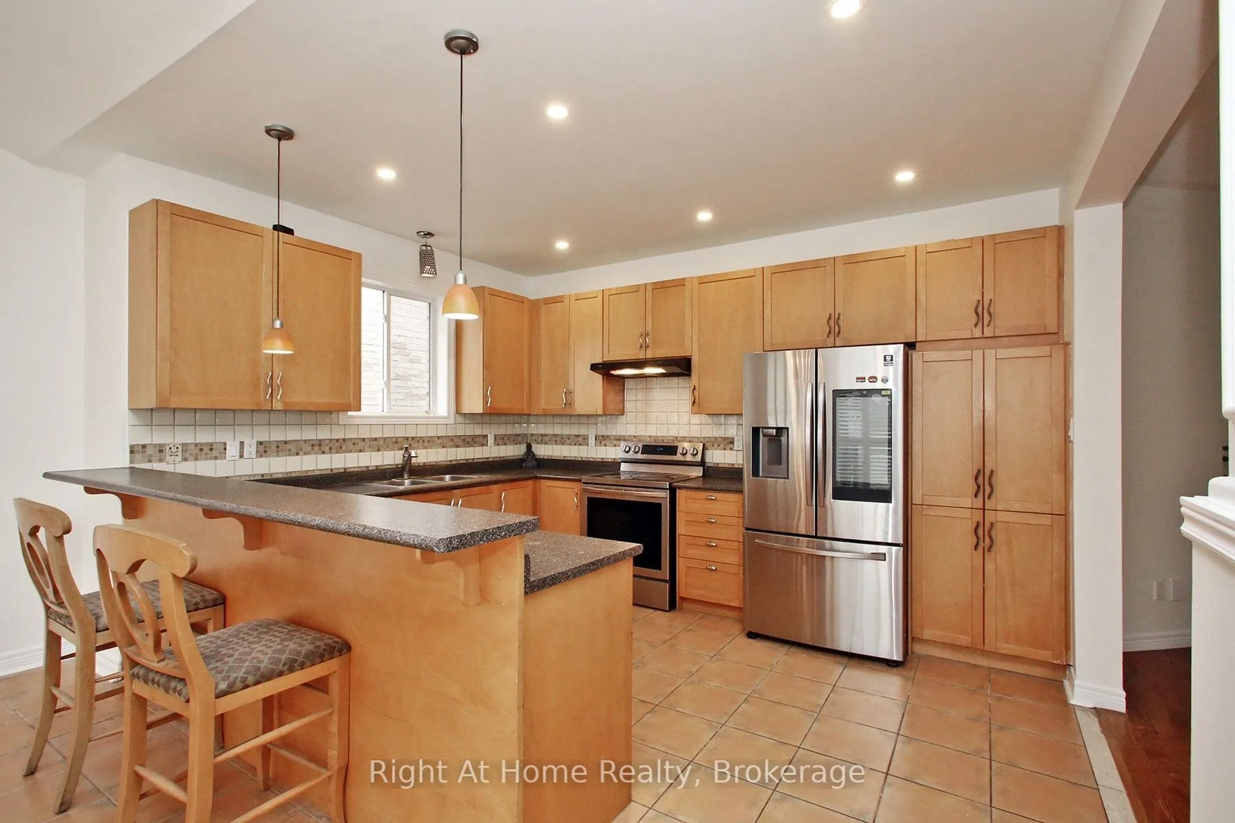 181 Fairlane Crescent #Upper