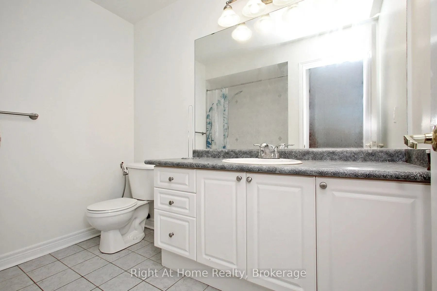 181 Fairlane Crescent #Upper