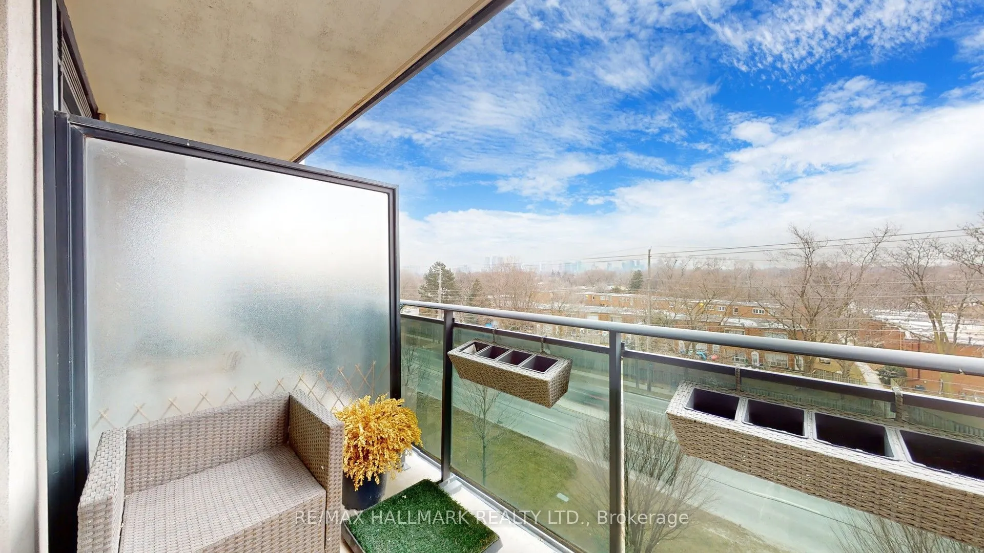 520 Steeles Avenue W #609