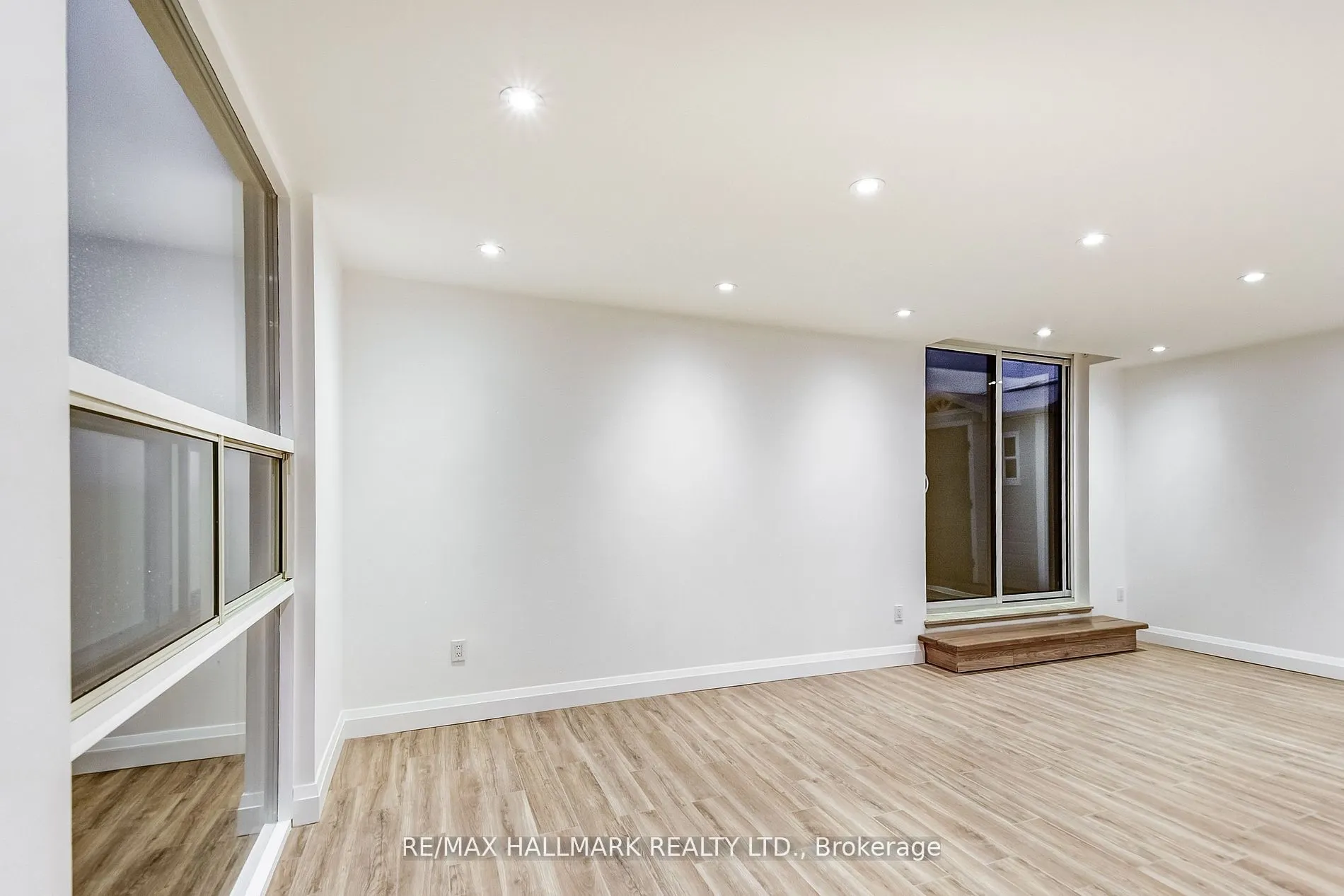 20 Harding Boulevard W #1211