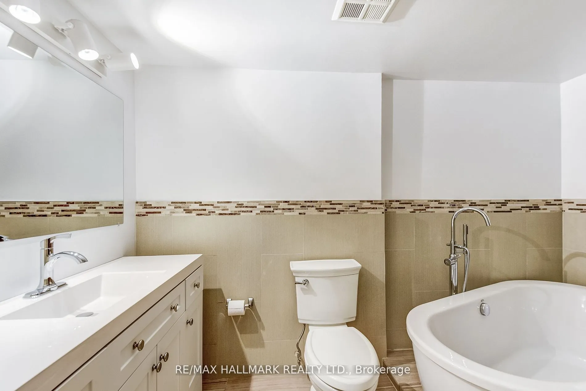 20 Harding Boulevard W #1211