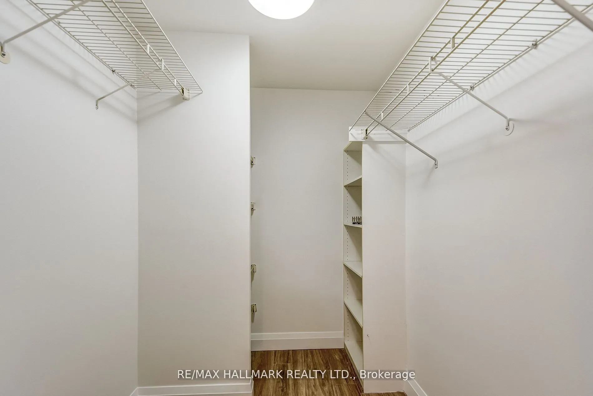 20 Harding Boulevard W #1211