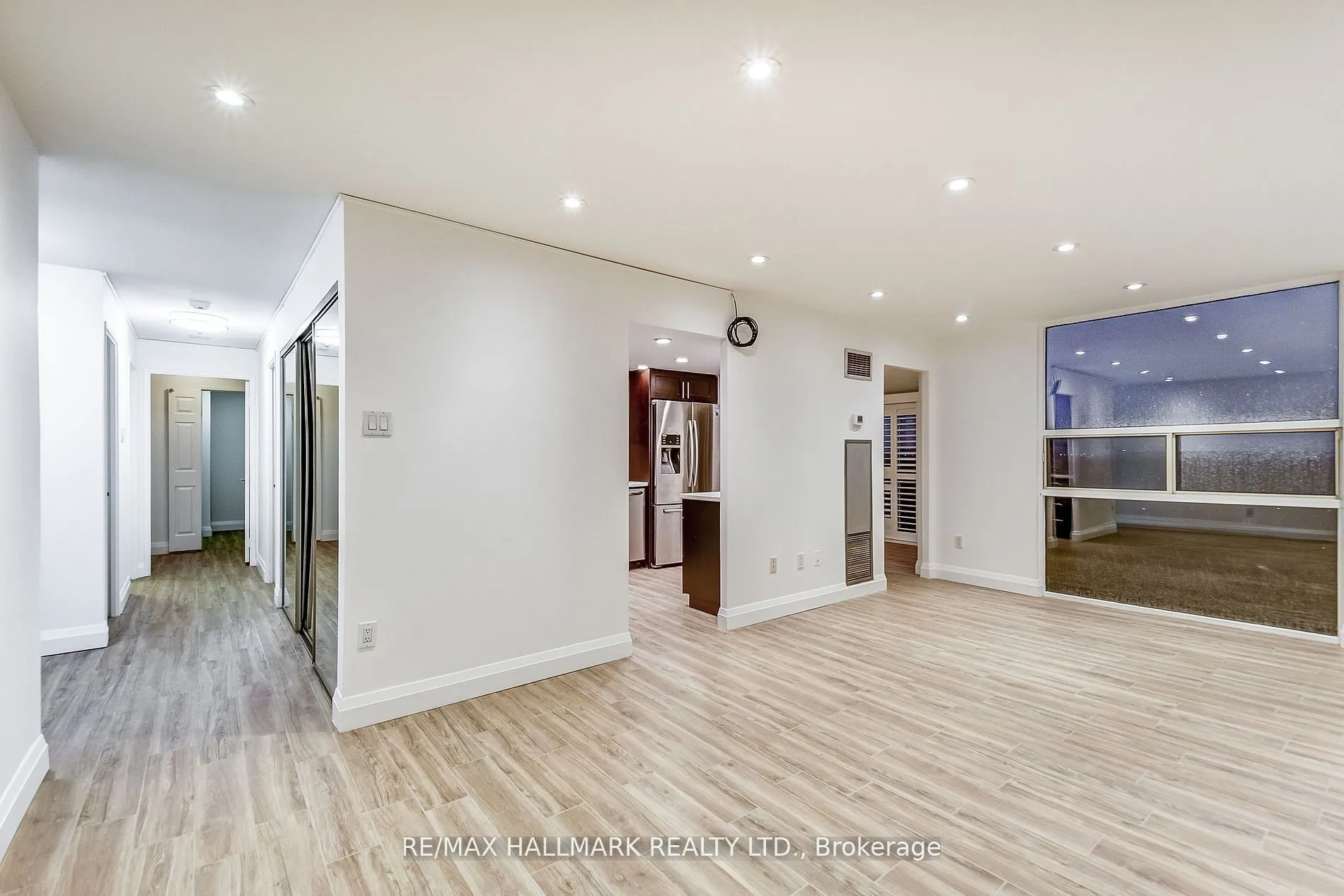 20 Harding Boulevard W #1211