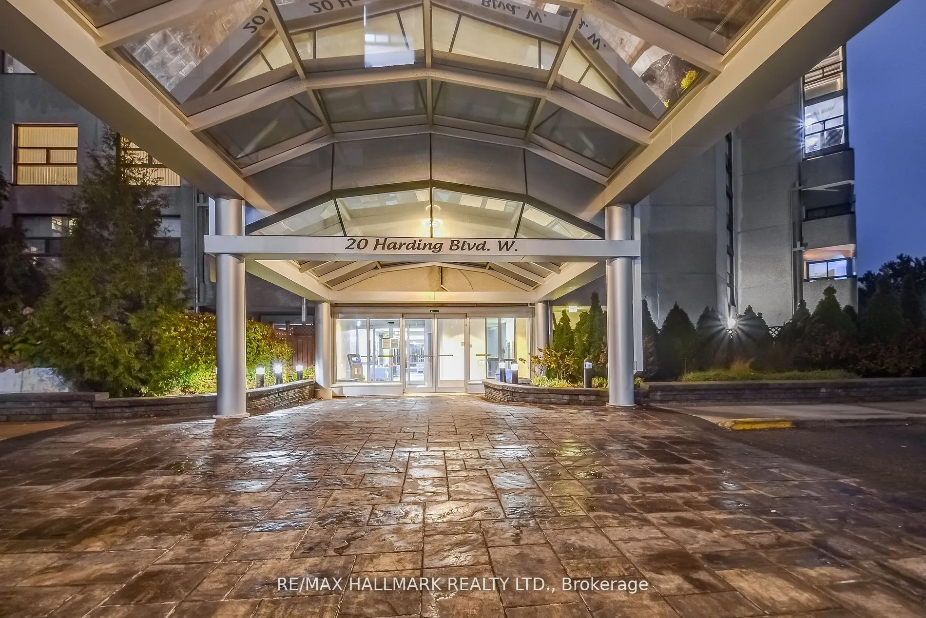20 Harding Boulevard W #1211