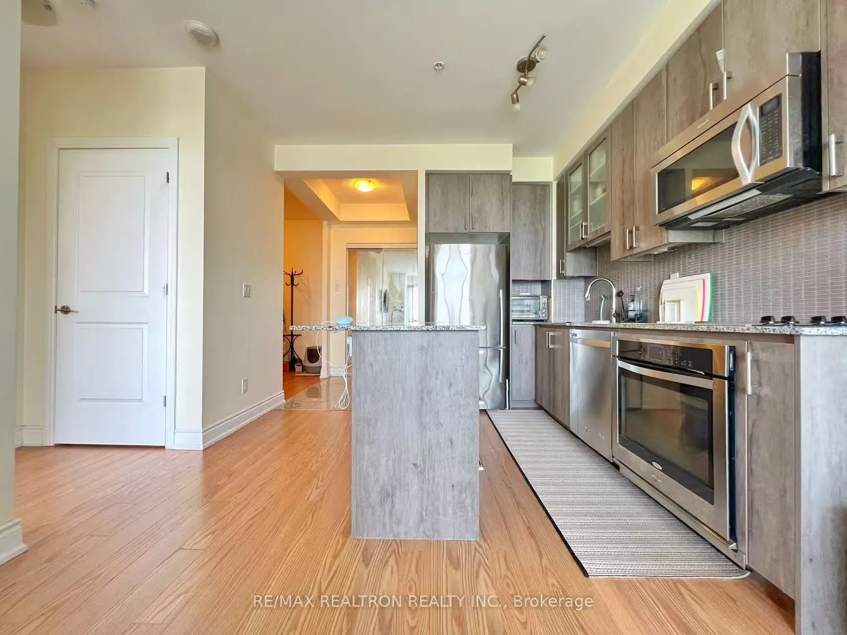 9088 Yonge Street #1611
