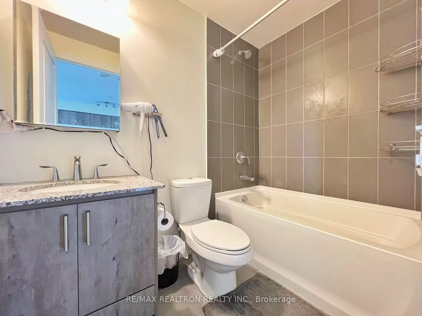 9088 Yonge Street #1611