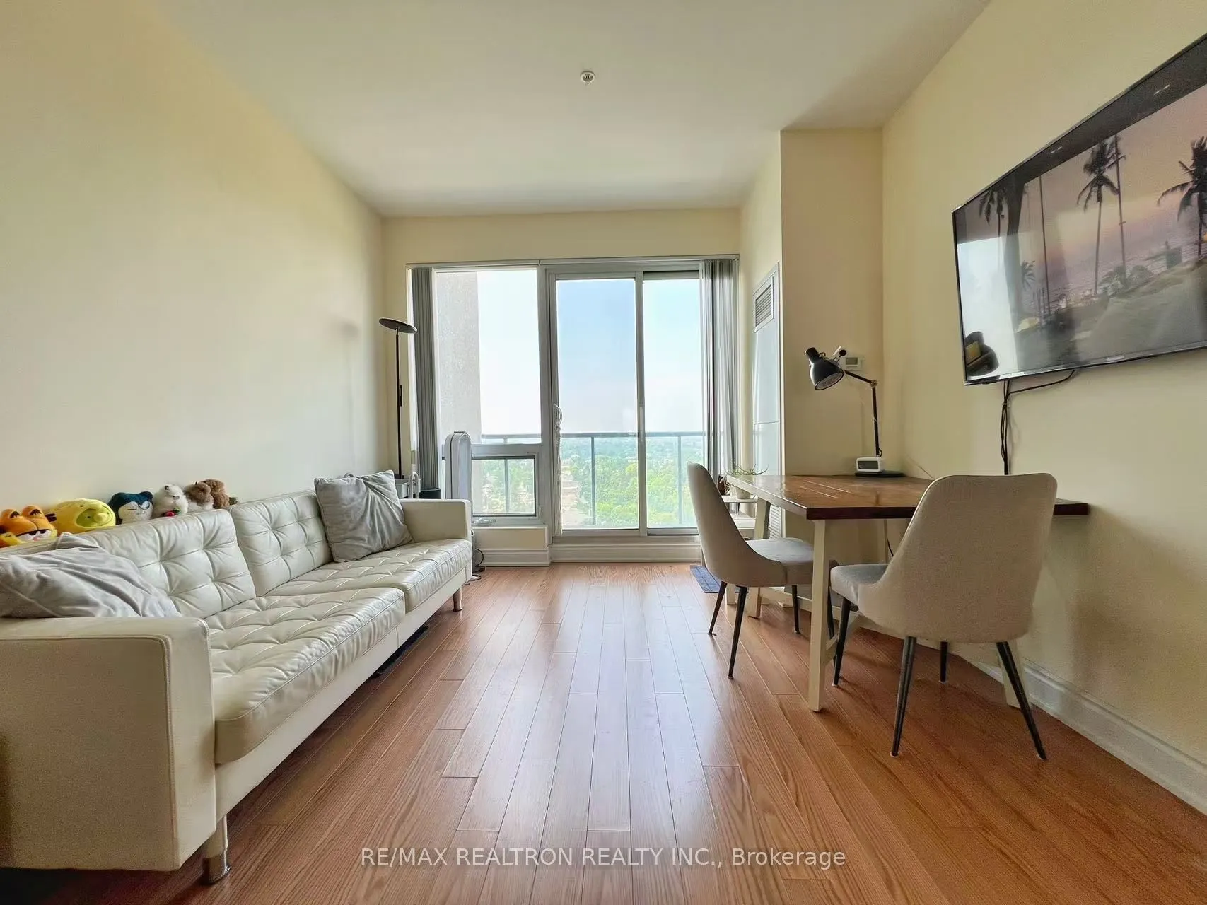 9088 Yonge Street #1611