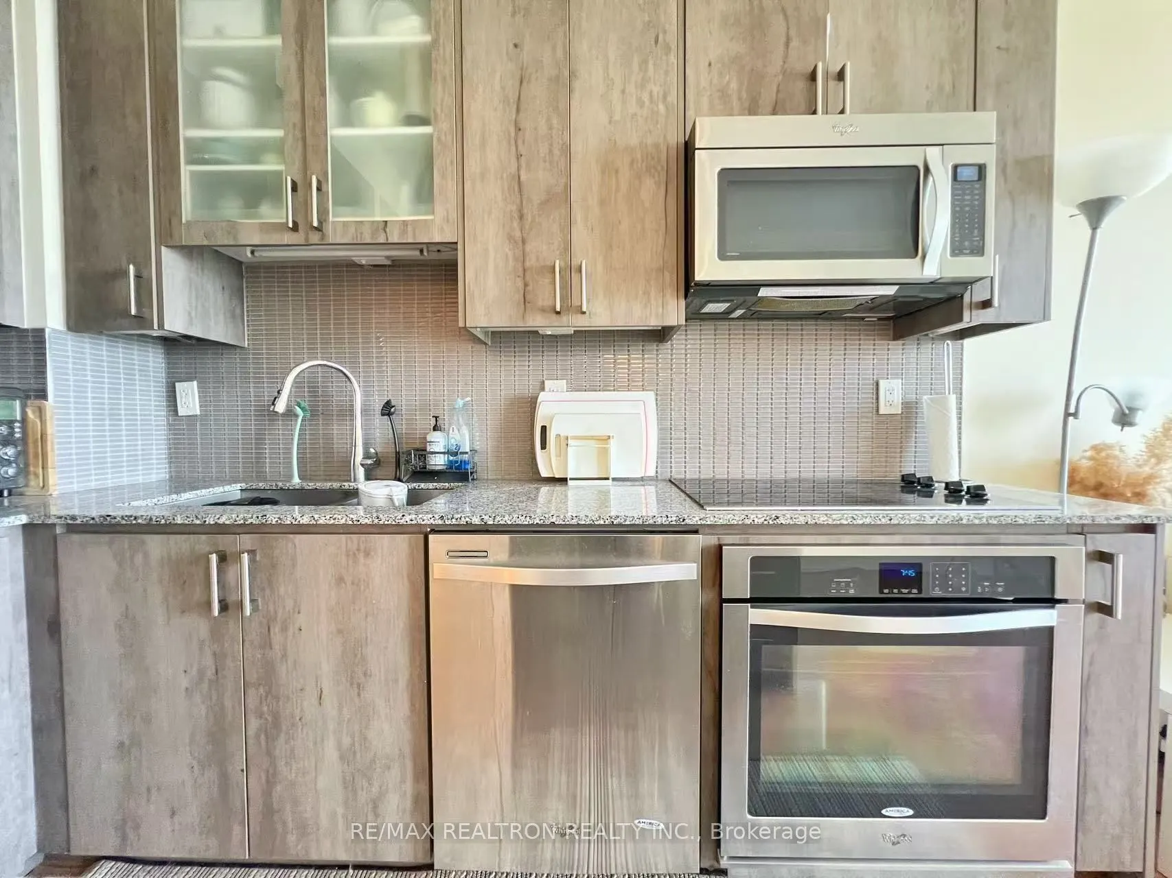 9088 Yonge Street #1611