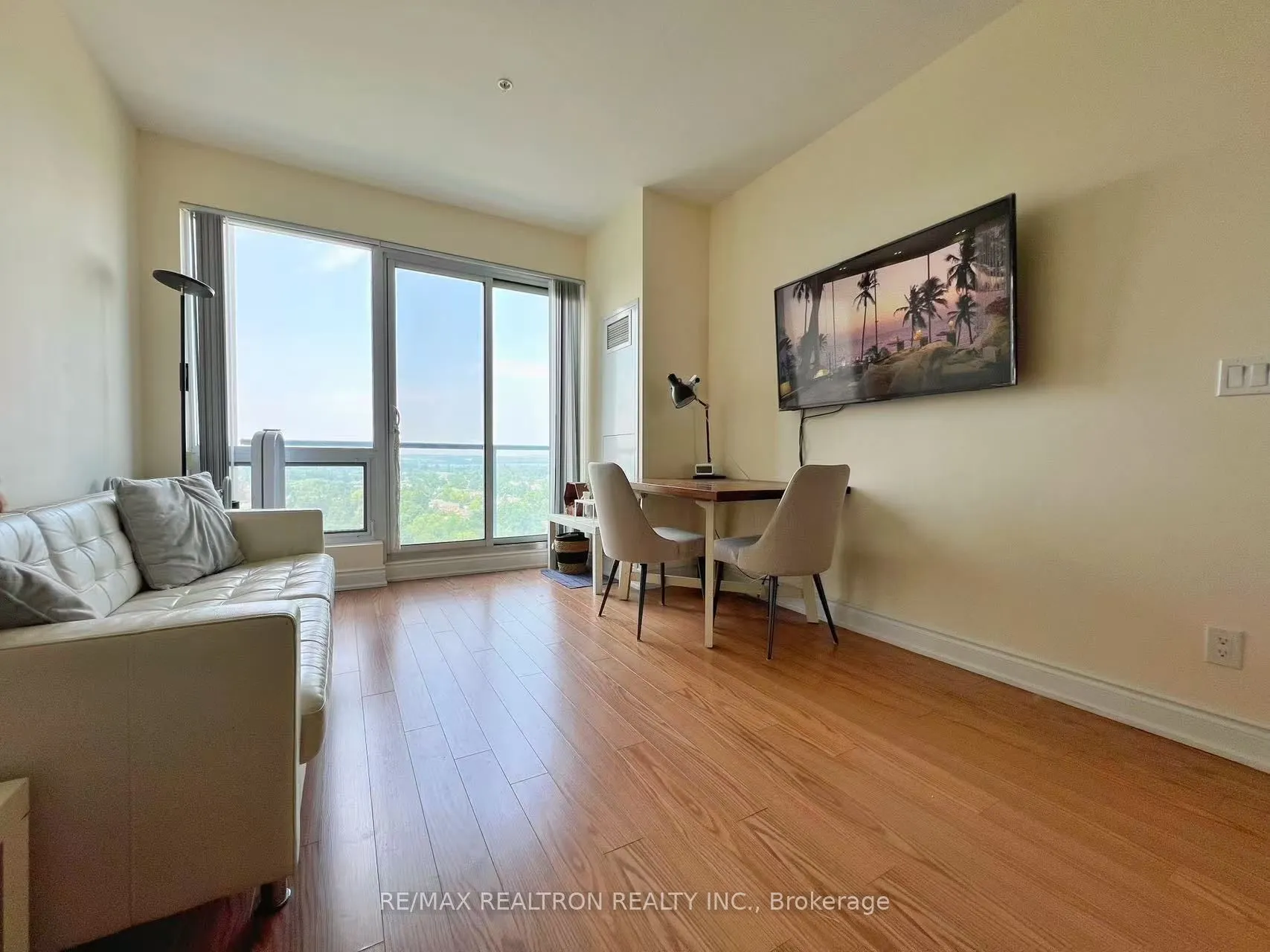 9088 Yonge Street #1611