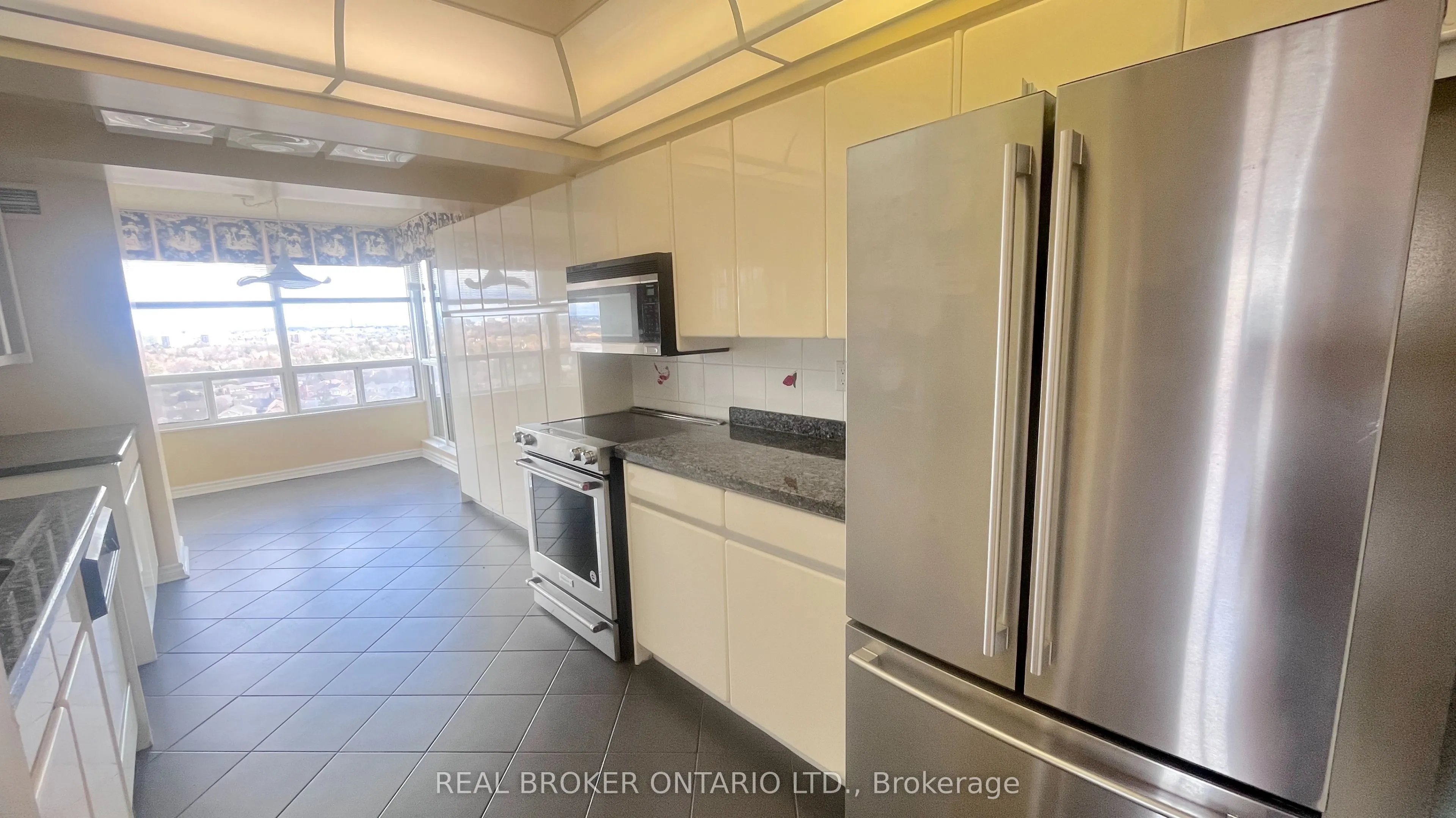343 clark Avenue W #1403
