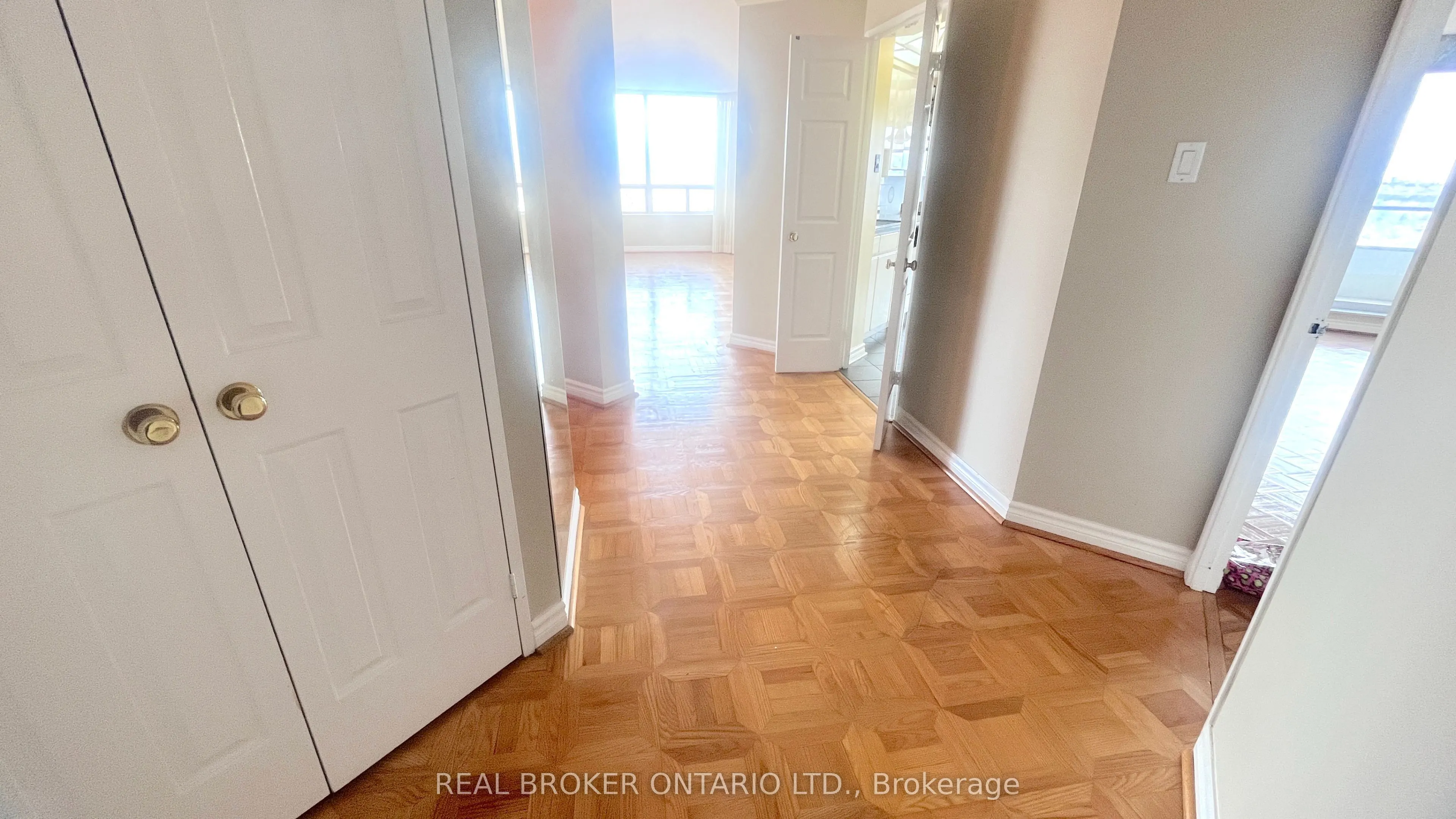 343 clark Avenue W #1403