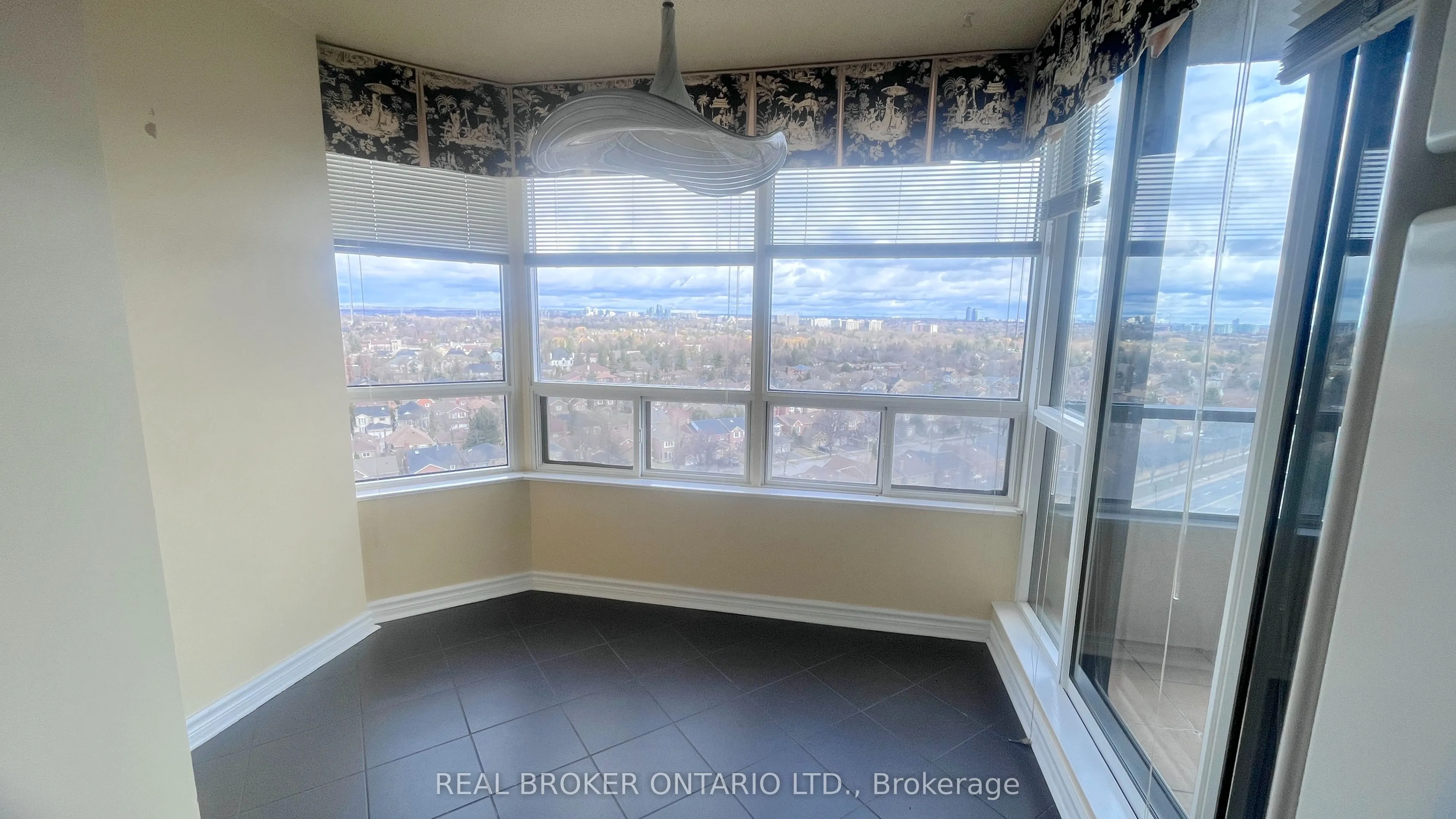 343 clark Avenue W #1403