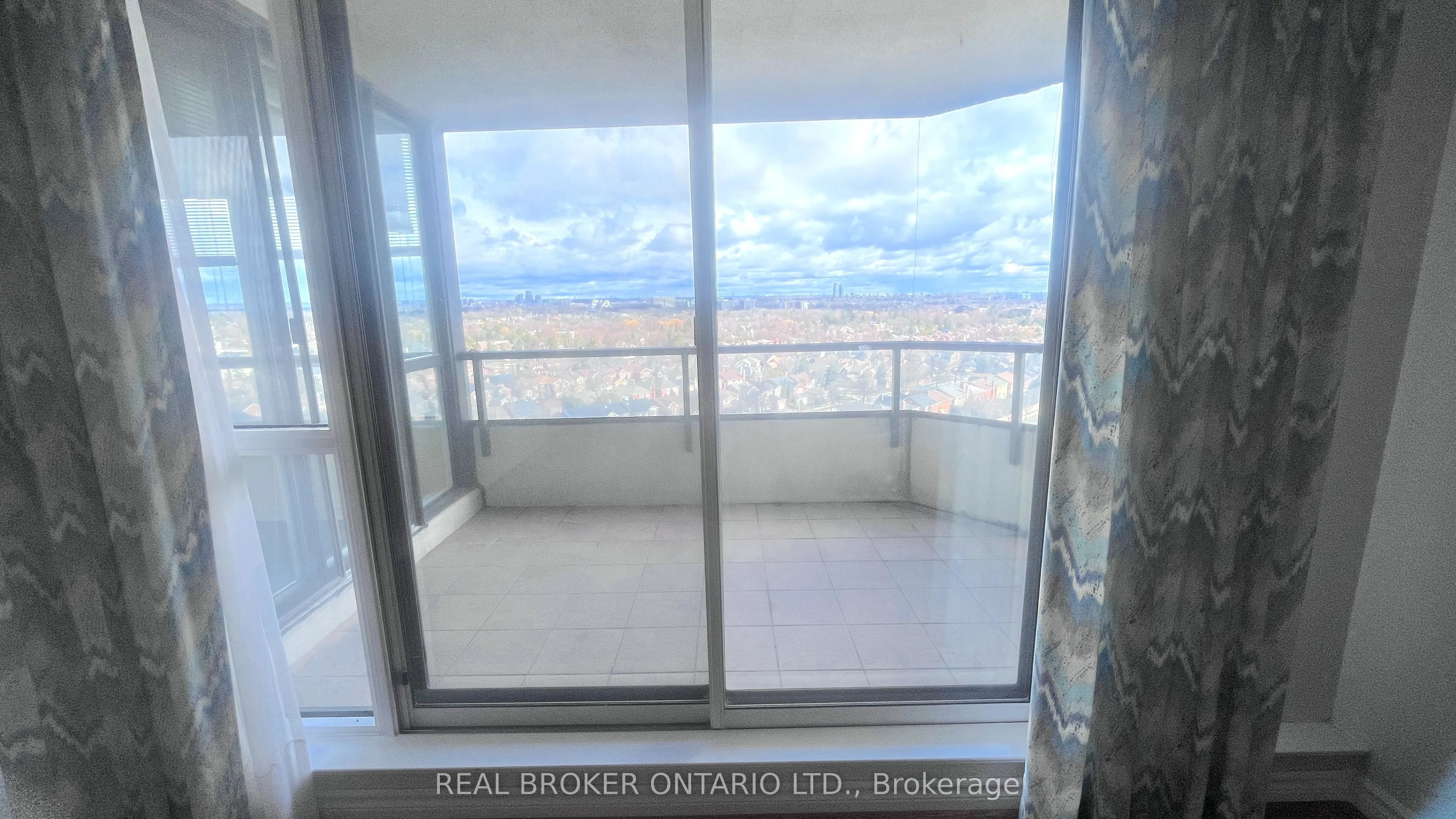 343 clark Avenue W #1403