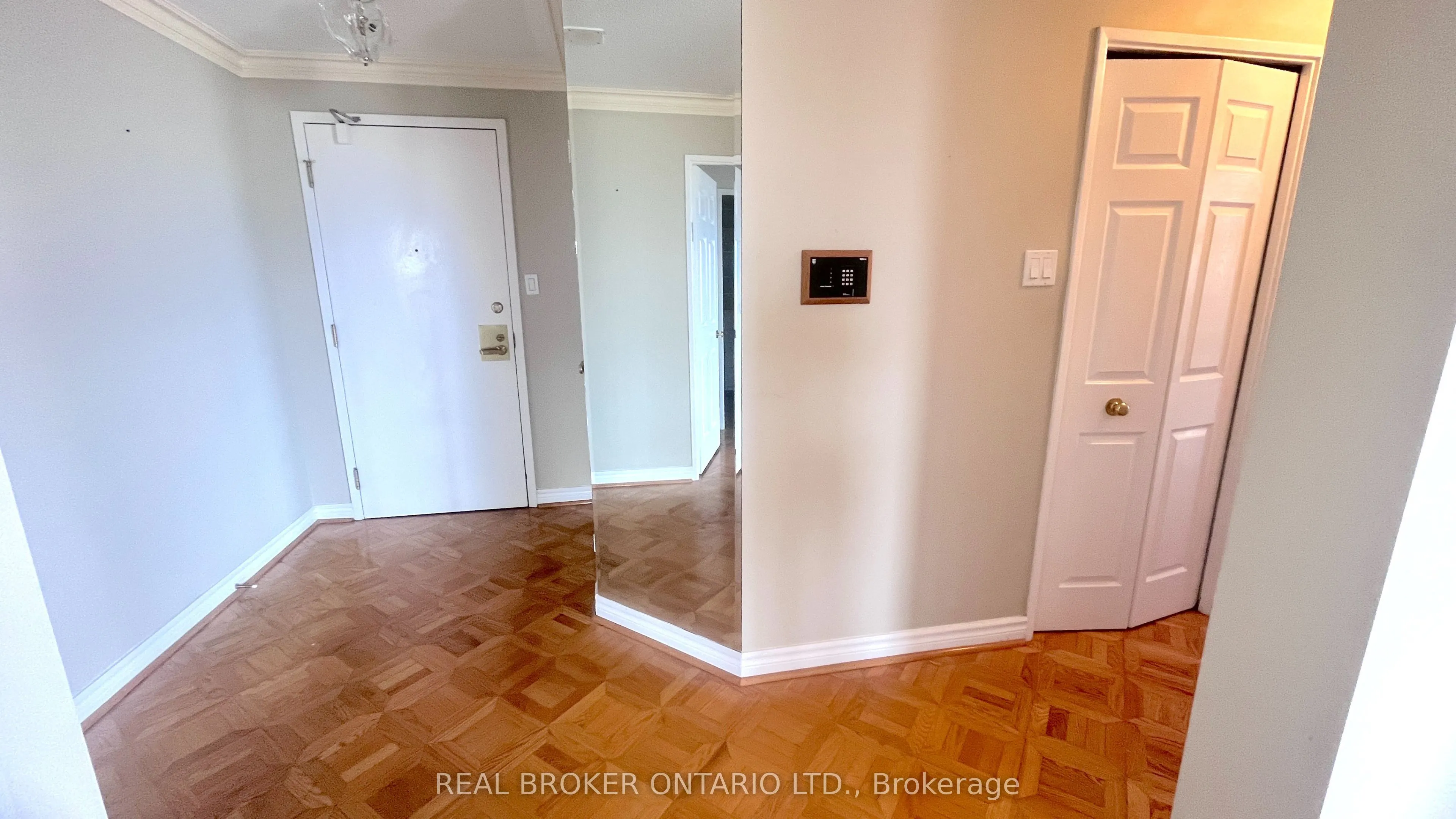 343 clark Avenue W #1403