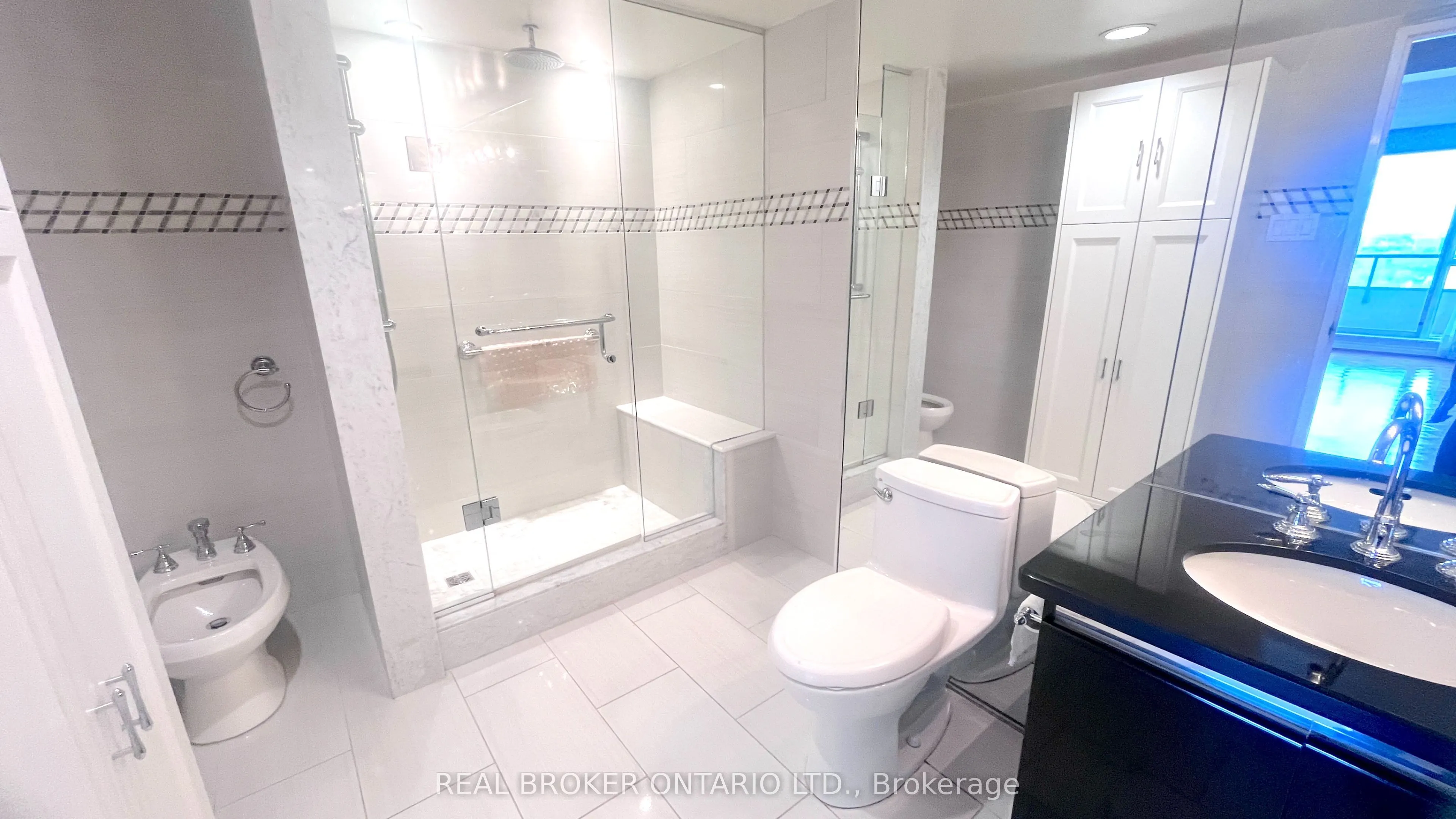 343 clark Avenue W #1403