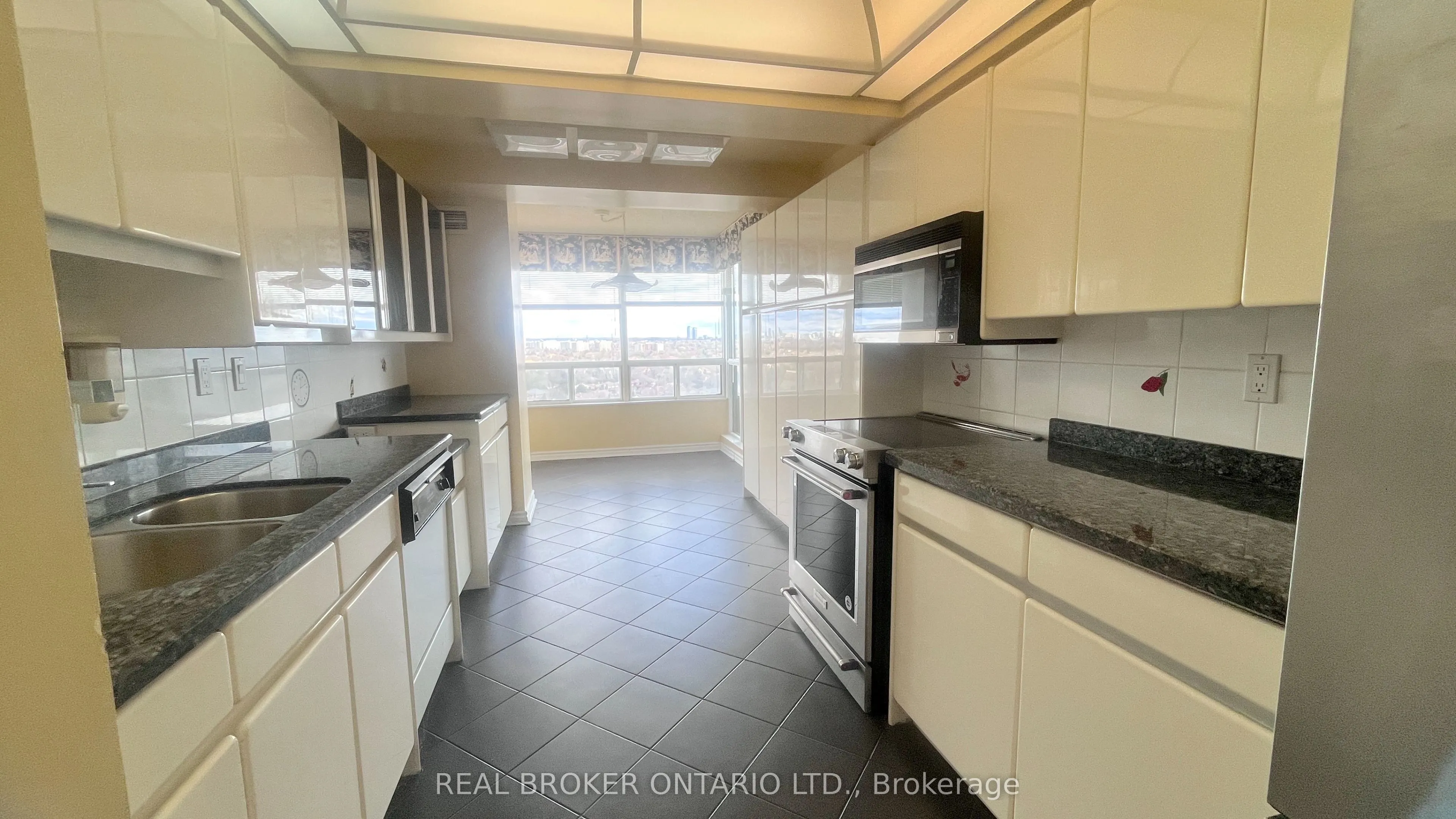 343 clark Avenue W #1403