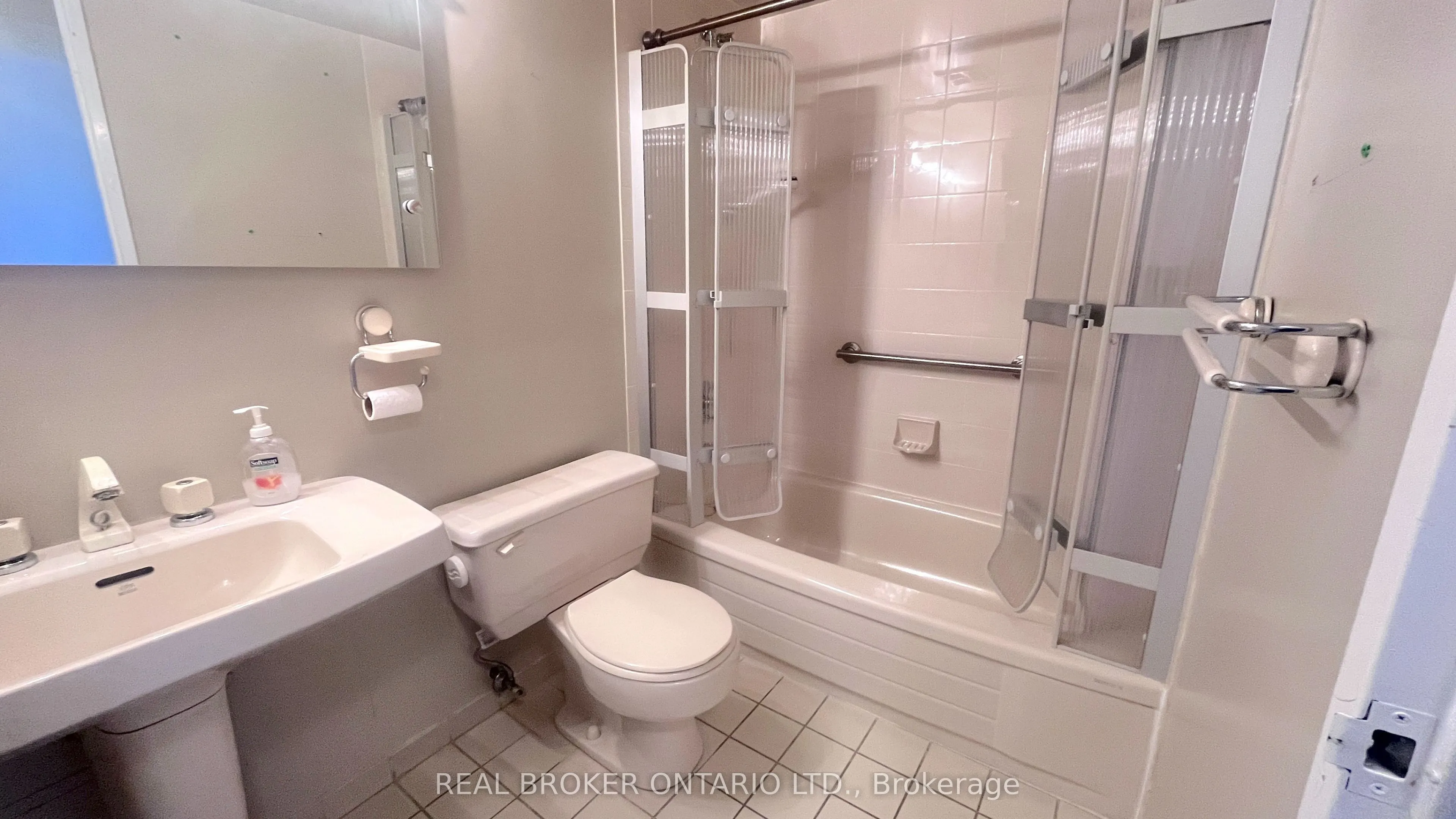 343 clark Avenue W #1403