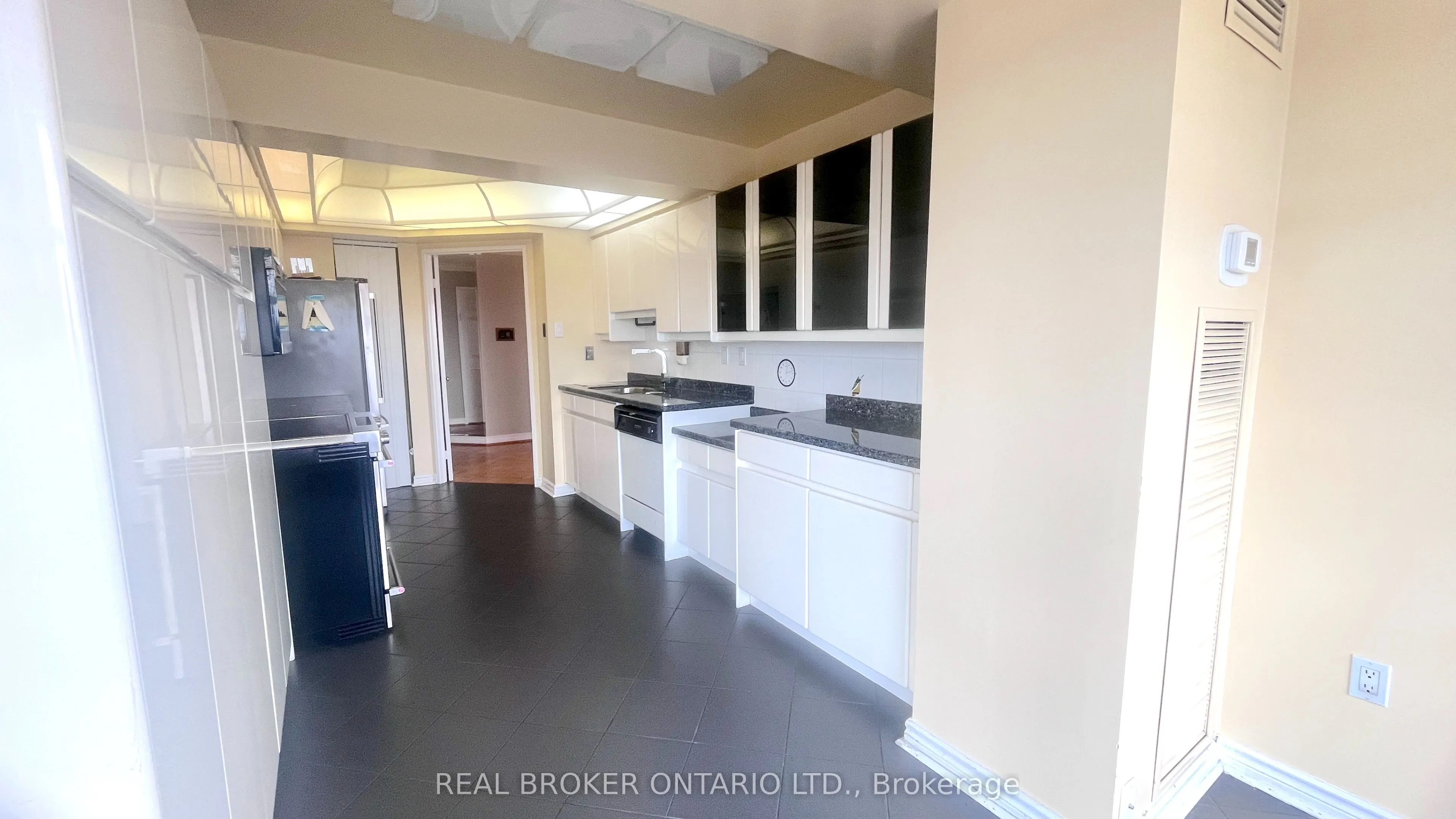 343 clark Avenue W #1403