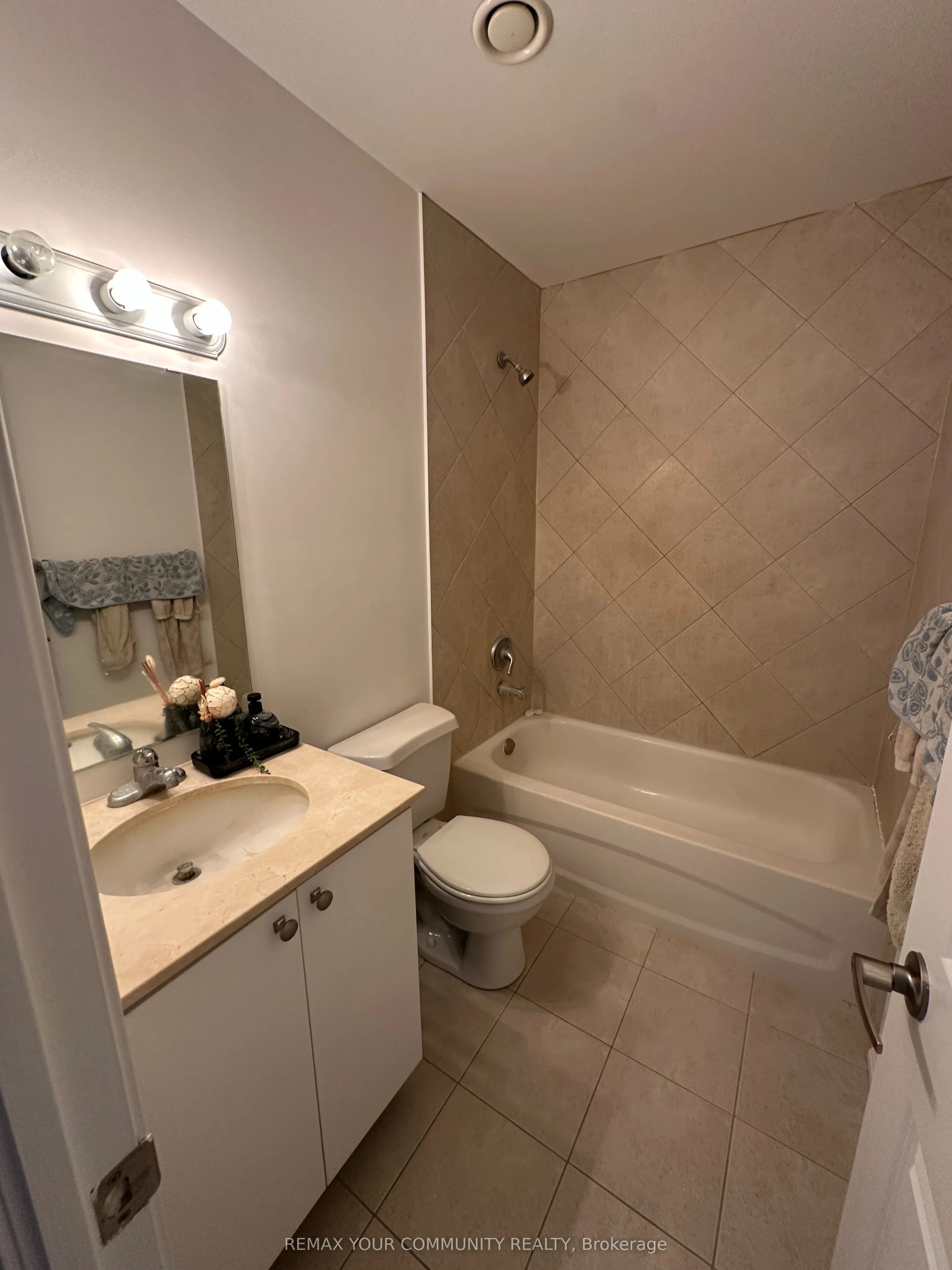 15450 Yonge Street #205