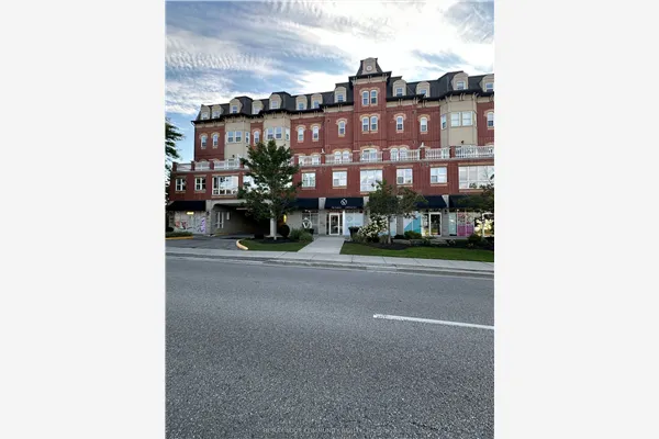 15450 Yonge Street #205