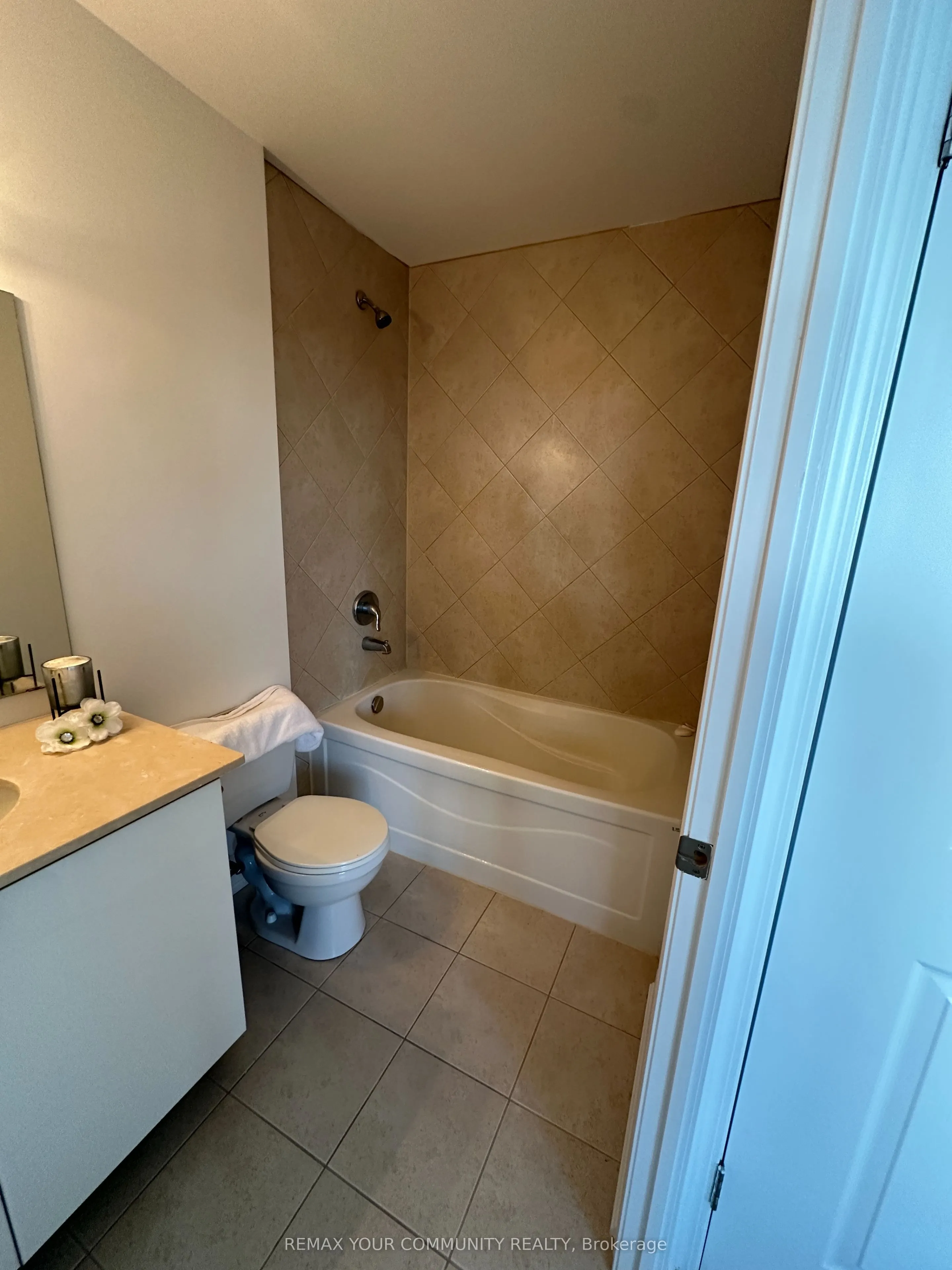15450 Yonge Street #205