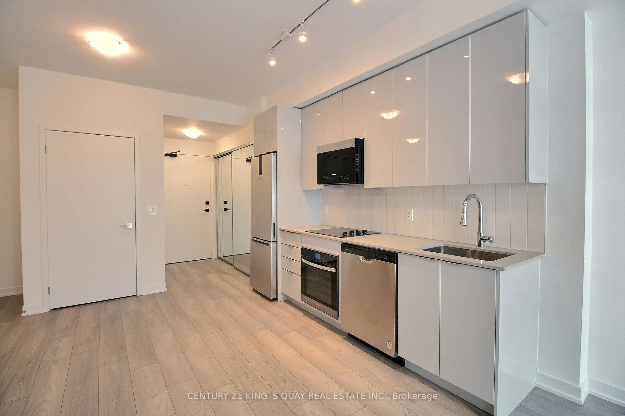 10 Abeja Street #1416