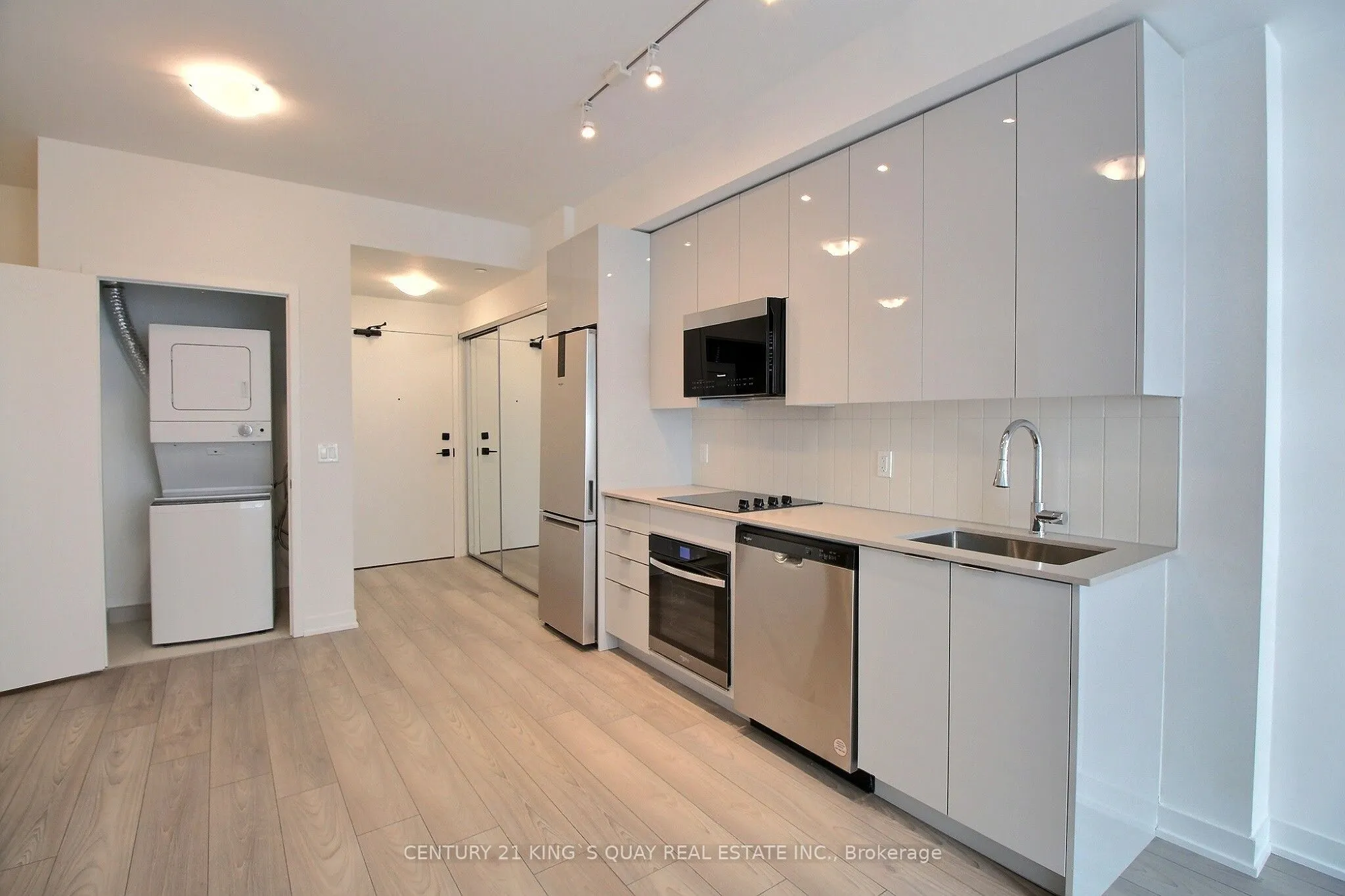 10 Abeja Street #1416