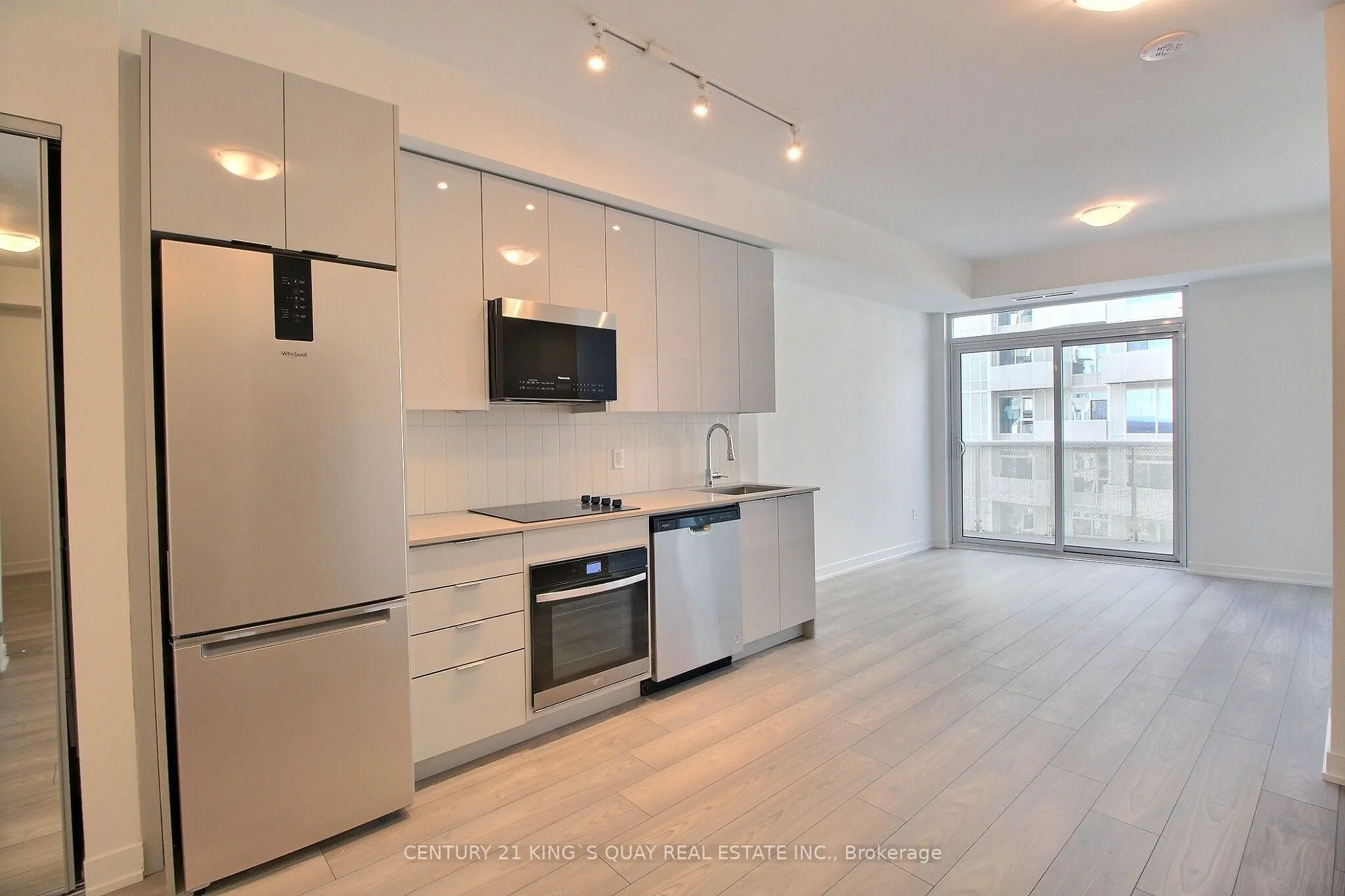 10 Abeja Street #1416