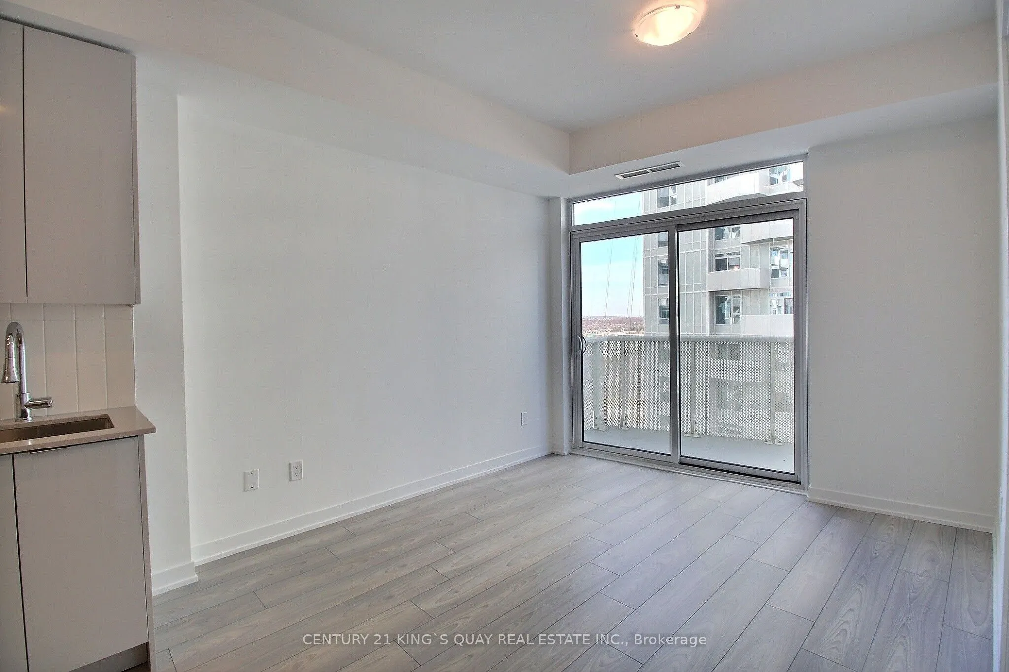 10 Abeja Street #1416