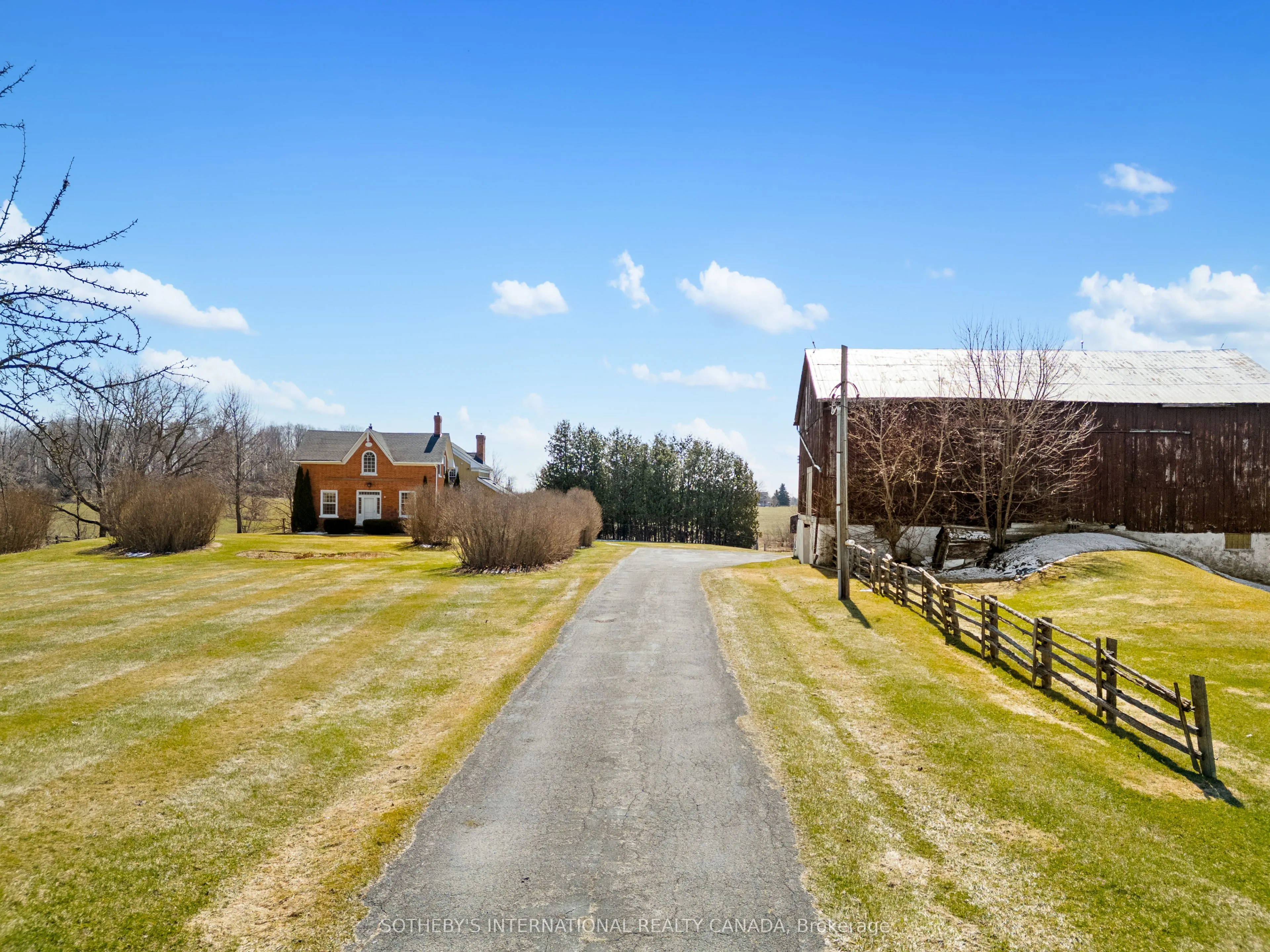 8185 17th Side Road