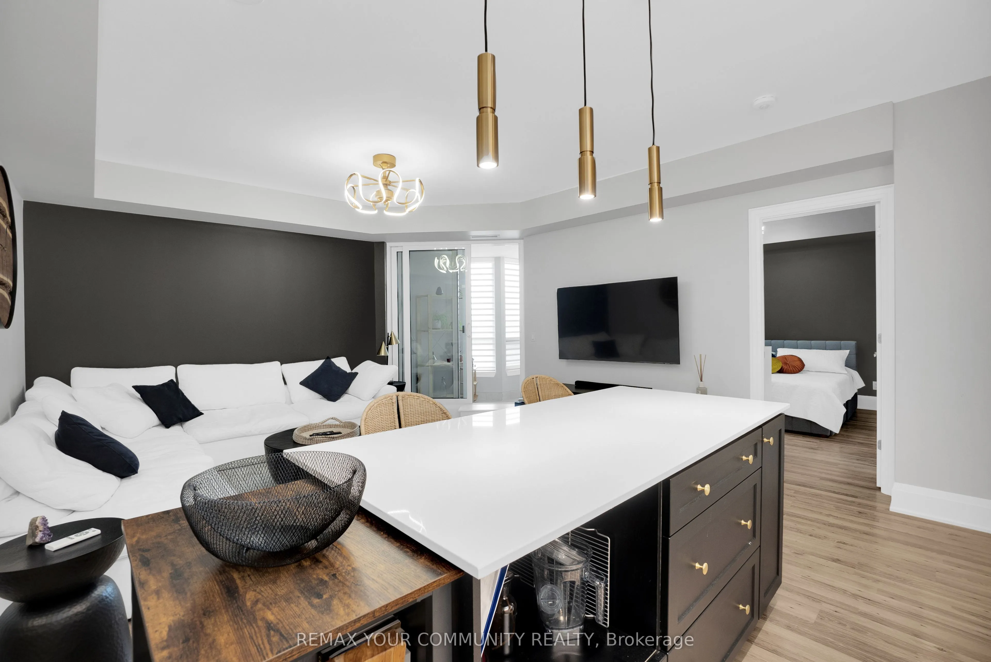 9085 Jane Street #523