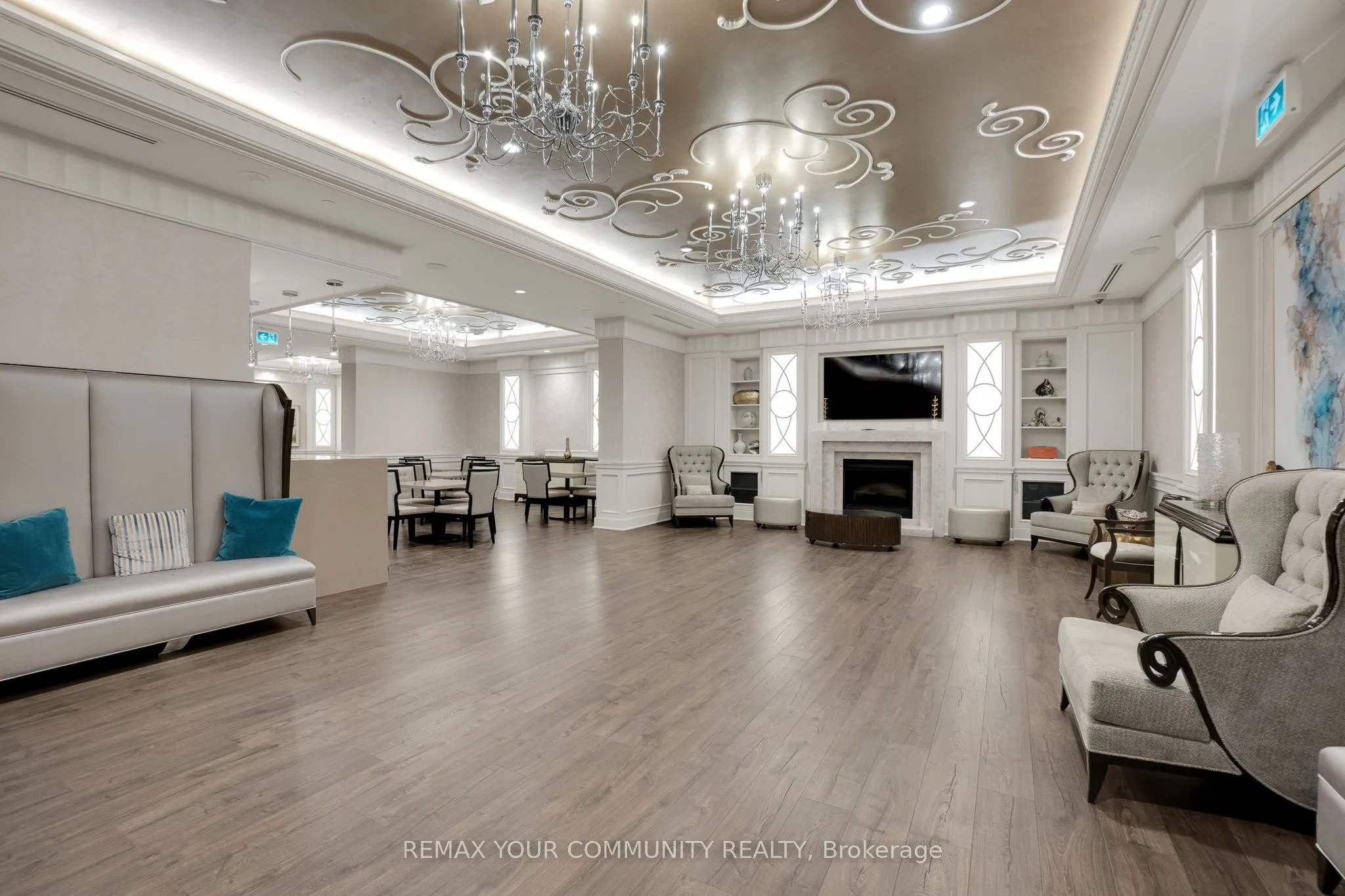 9085 Jane Street #523