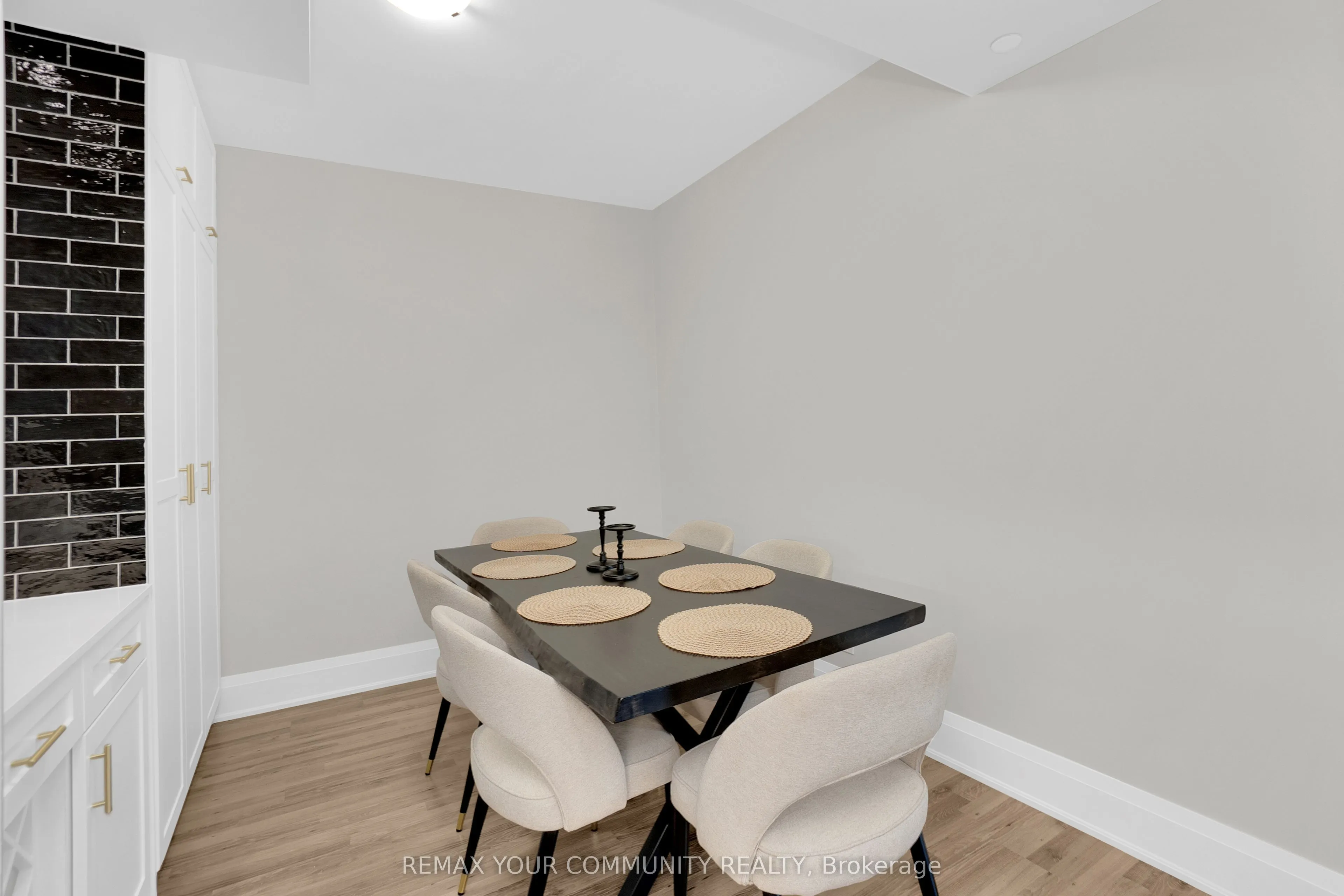 9085 Jane Street #523