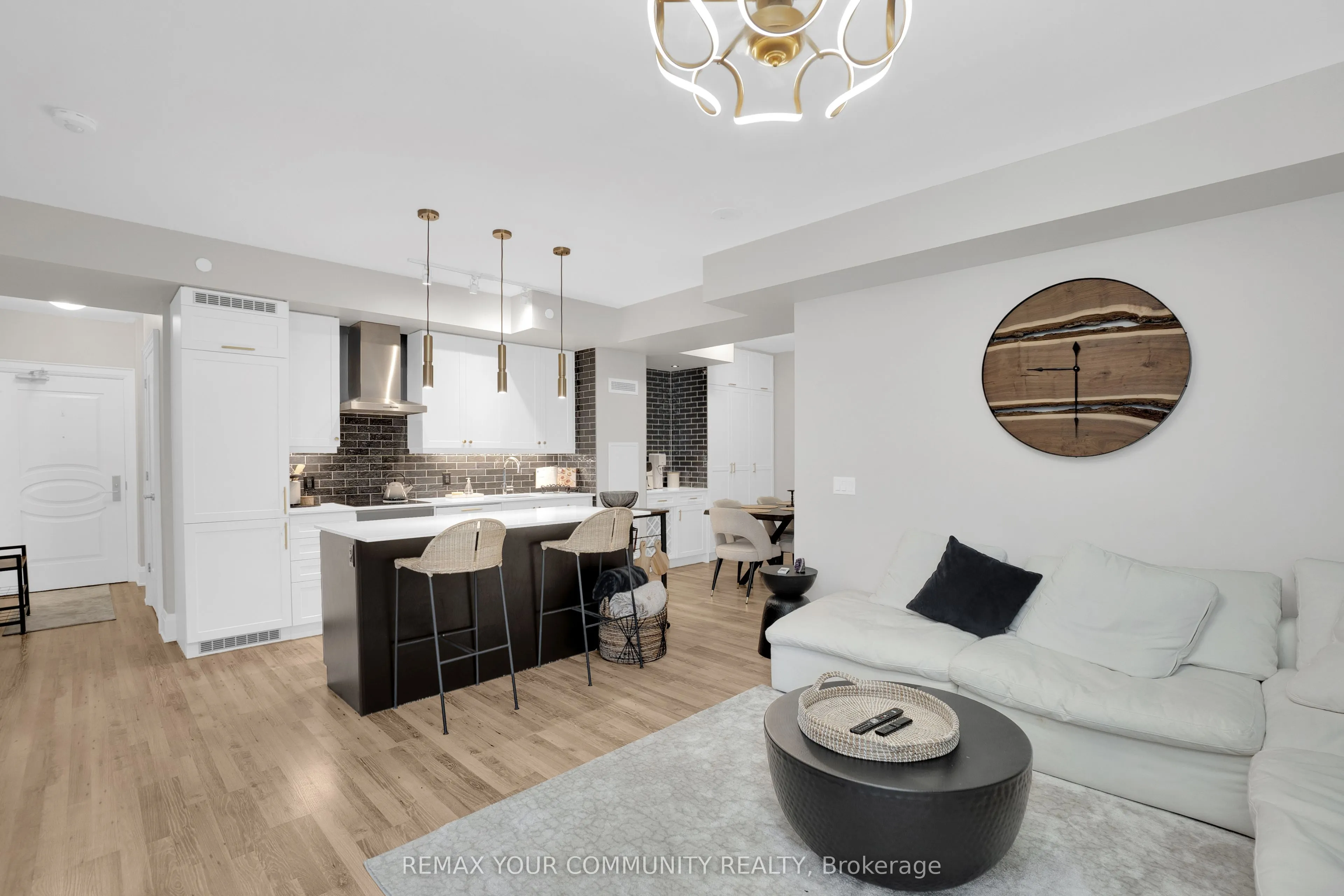 9085 Jane Street #523